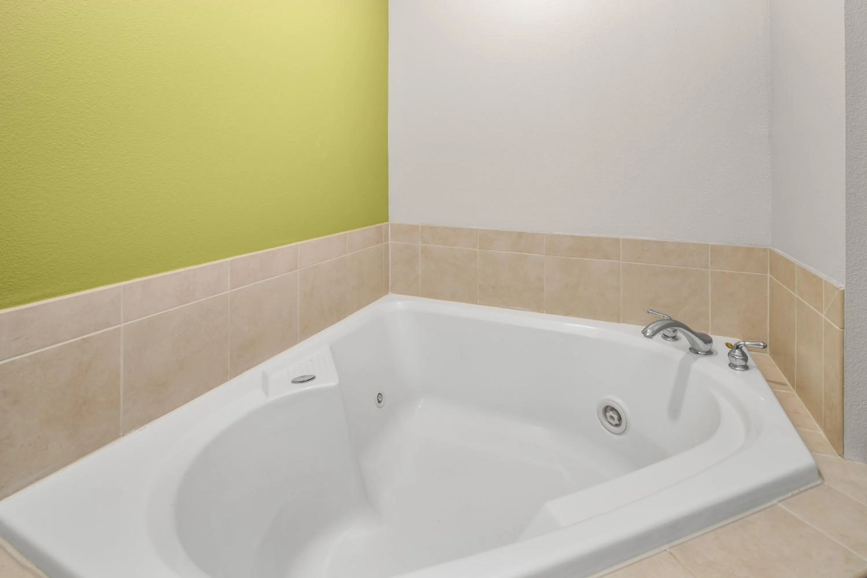 Bedroom in Holiday Inn Express & Suites Wilmington-Newark by IHG