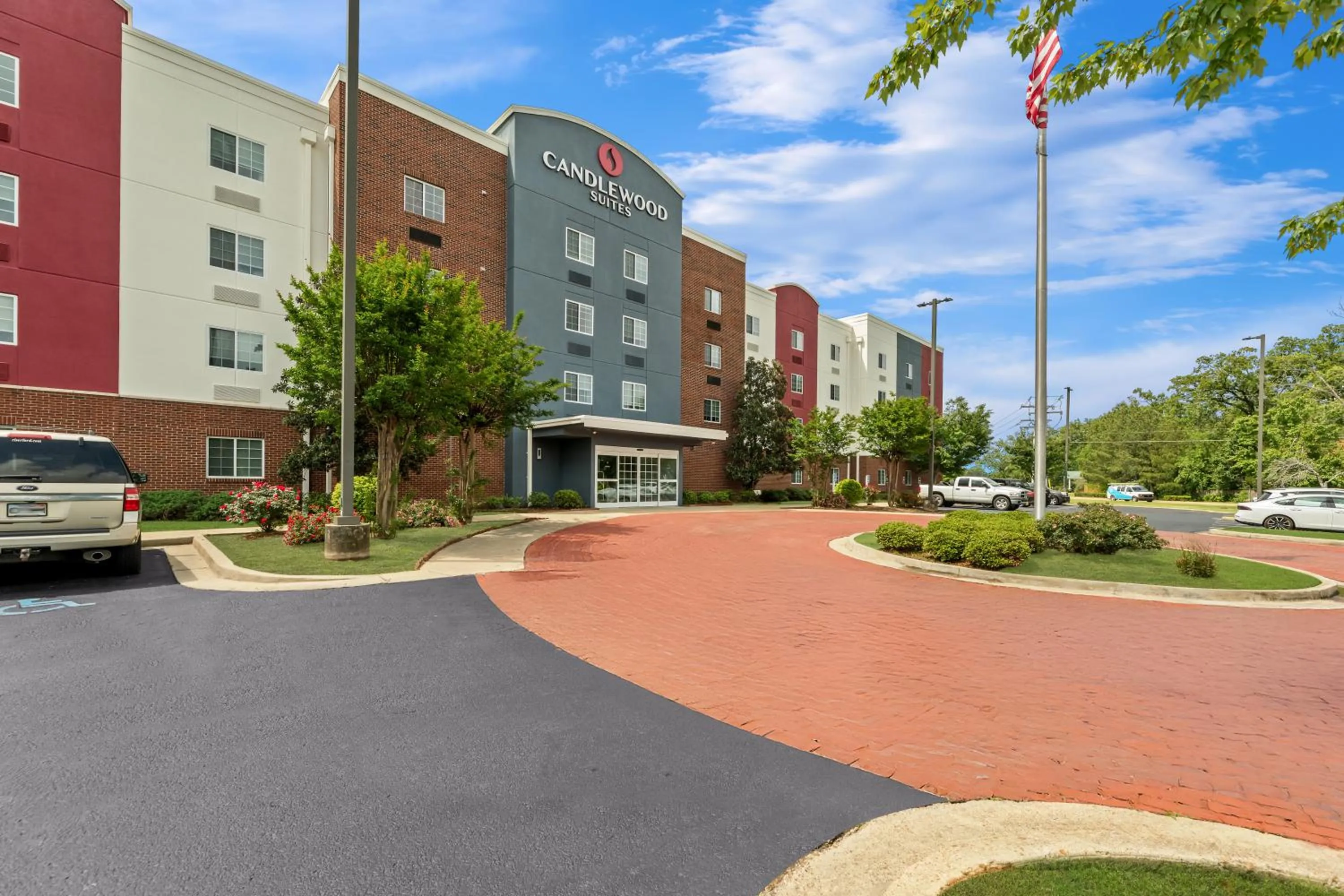 Property building in Candlewood Suites Flowood, MS by IHG