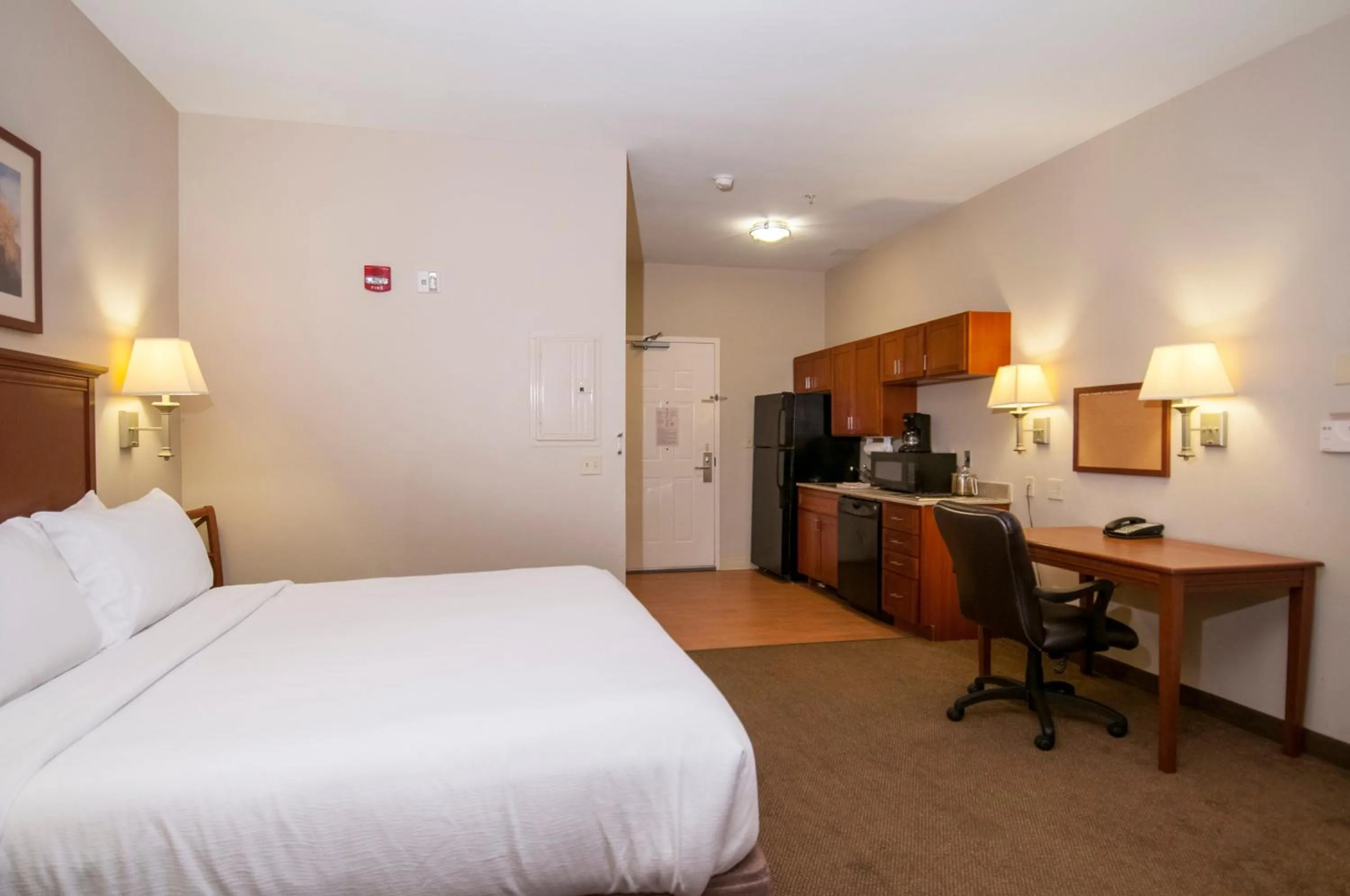 Photo of the whole room, Bed in Candlewood Suites Flowood, MS by IHG