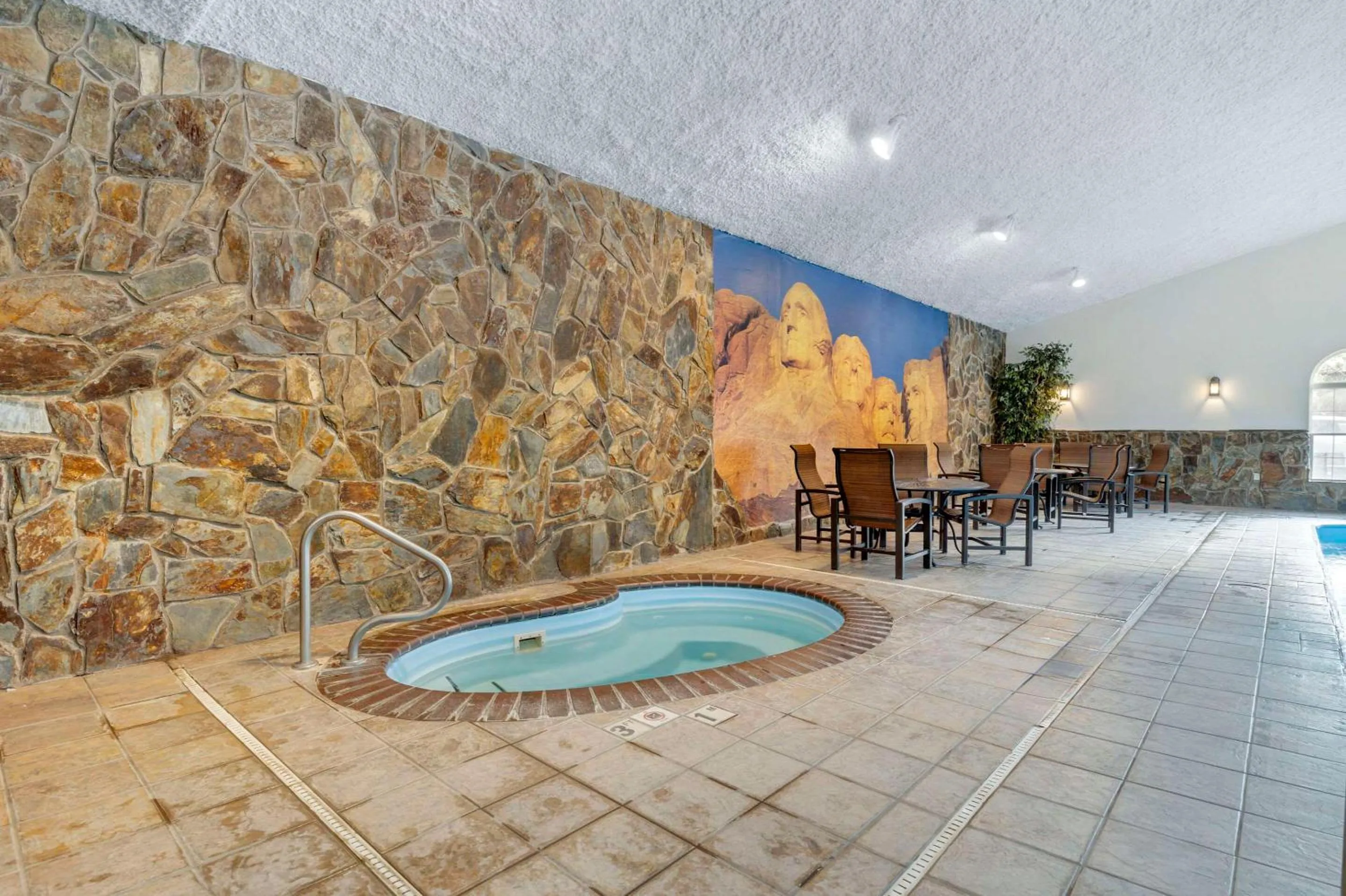Swimming pool in Comfort Inn & Suites Mt Rushmore