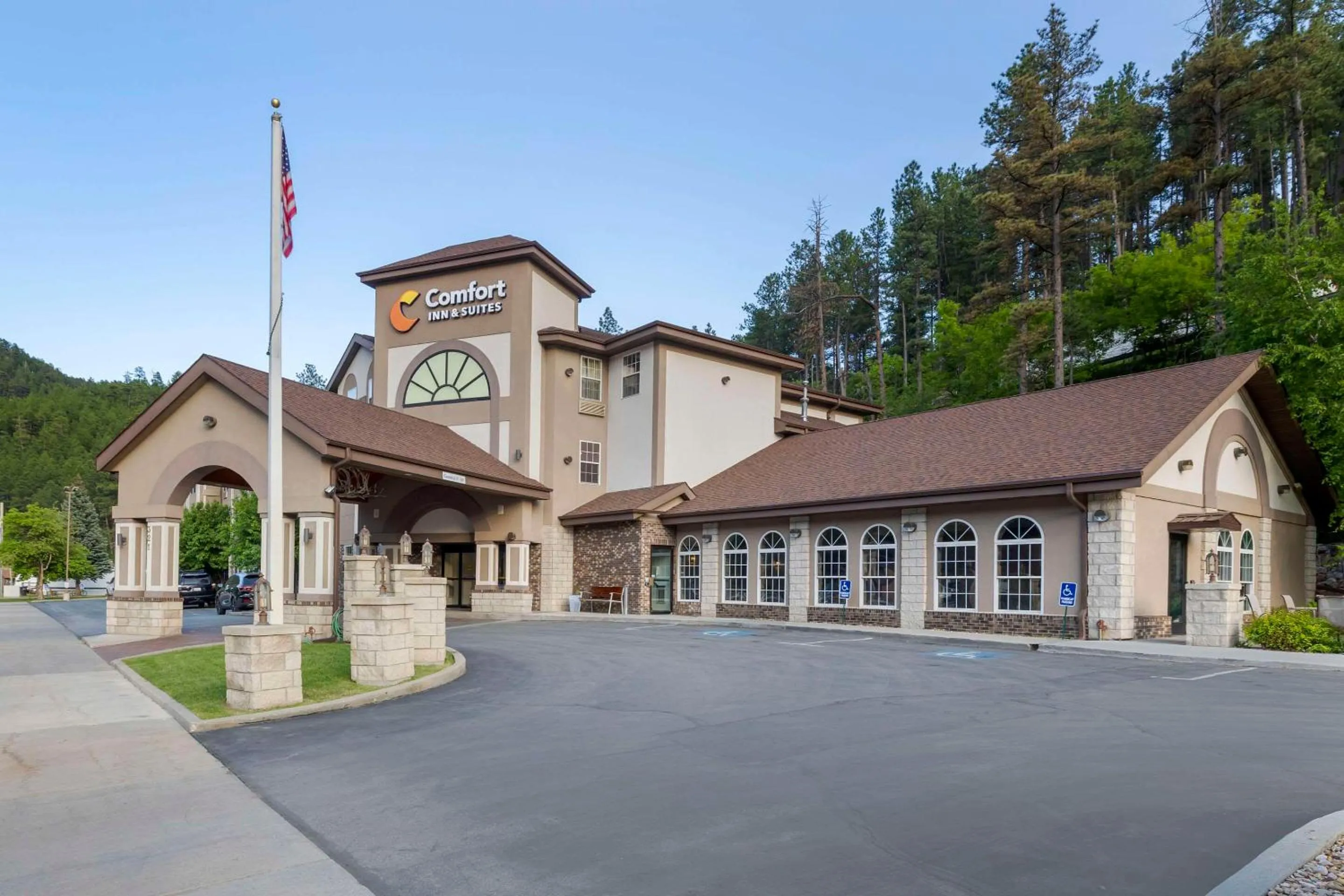 Property building in Comfort Inn & Suites Mt Rushmore