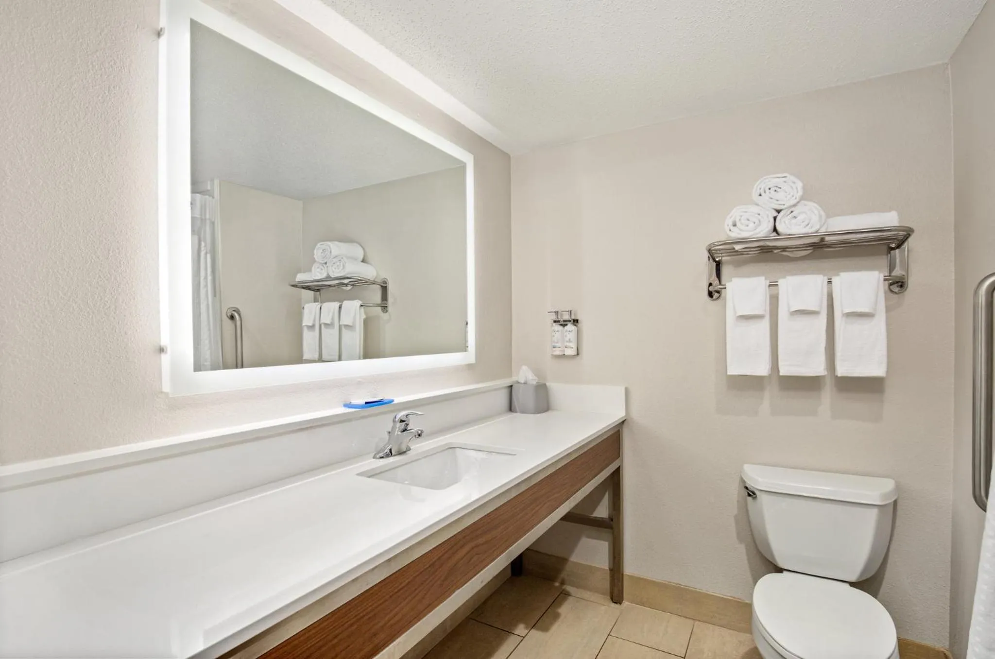 Photo of the whole room in Holiday Inn Express & Suites Kings Mountain - Shelby Area by IHG