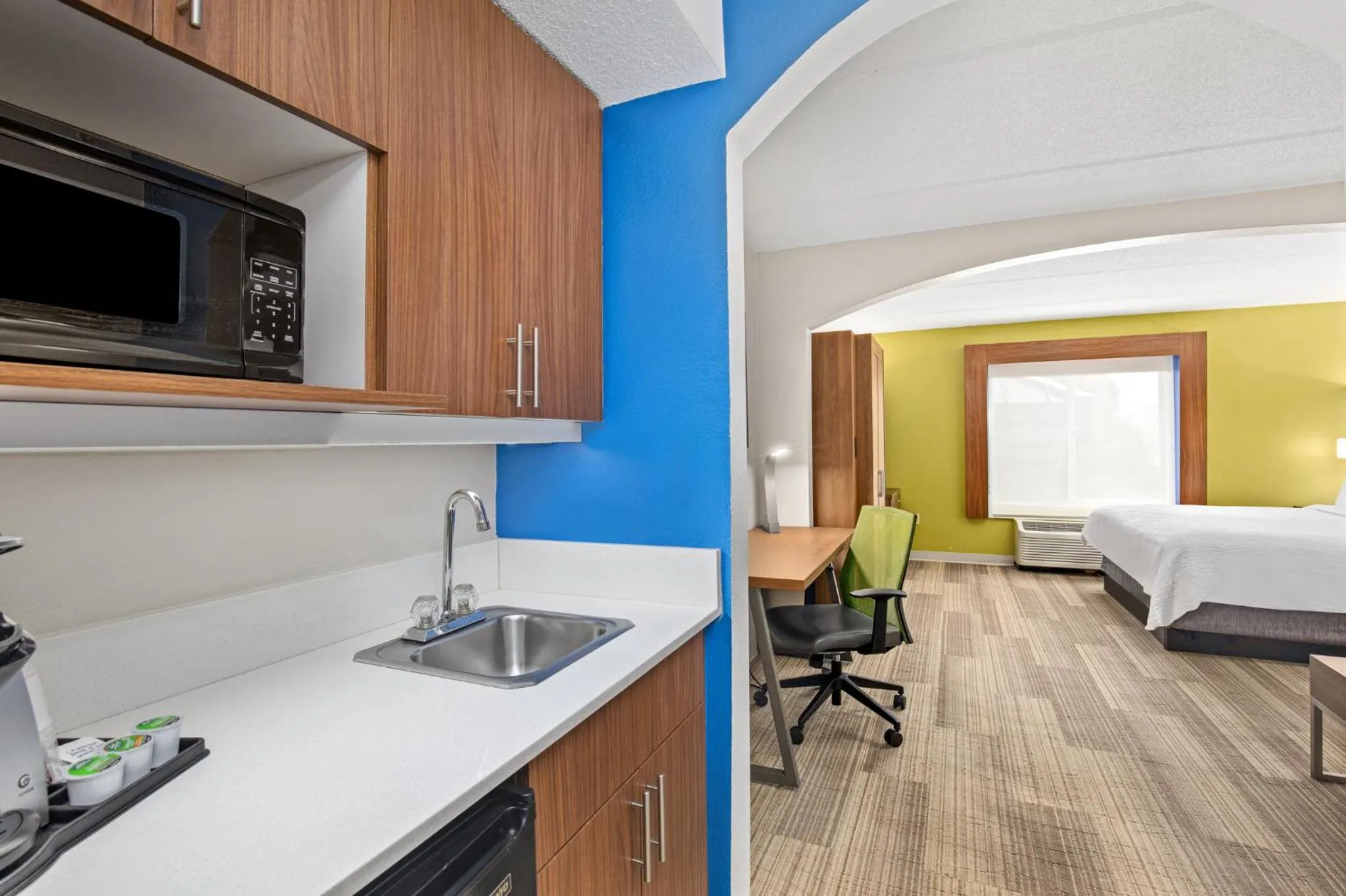 Photo of the whole room, Bed in Holiday Inn Express & Suites Kings Mountain - Shelby Area by IHG