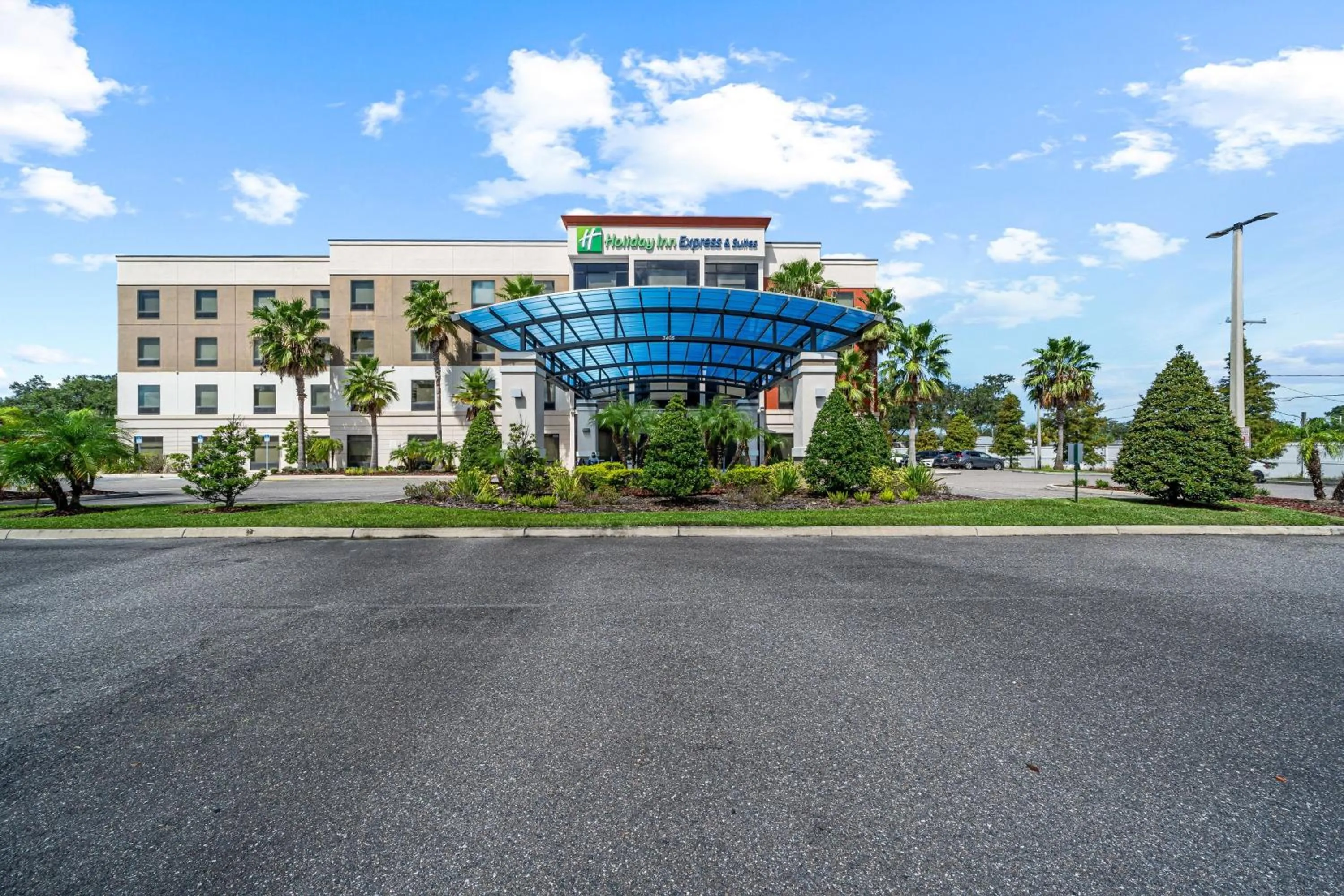 Property building in Holiday Inn Express & Suites Lakeland South by IHG