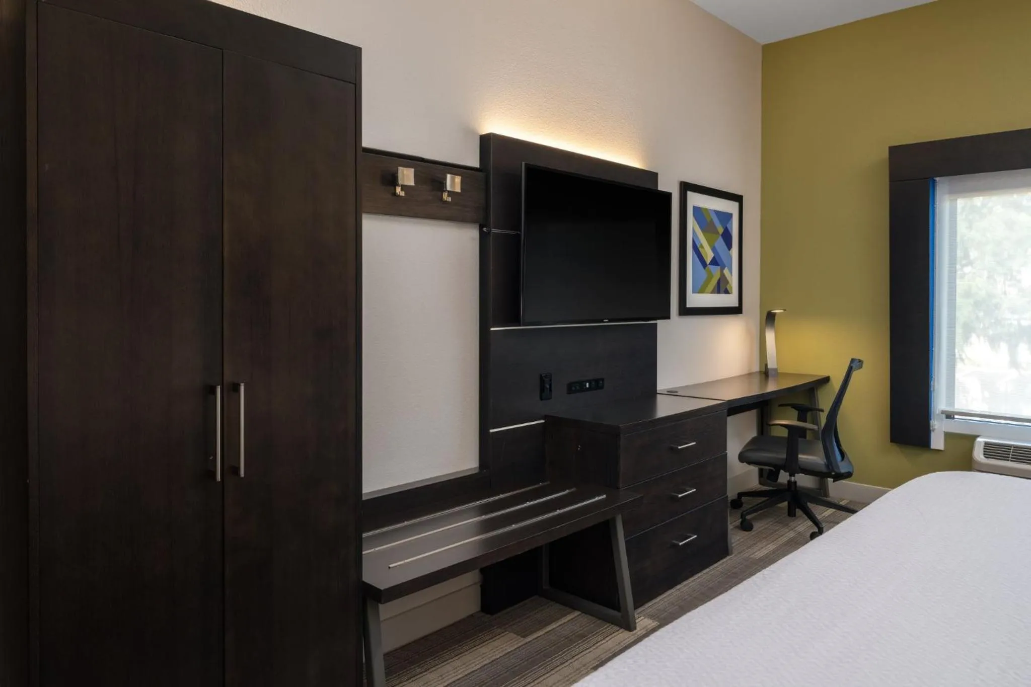 Photo of the whole room in Holiday Inn Express & Suites Lakeland South by IHG
