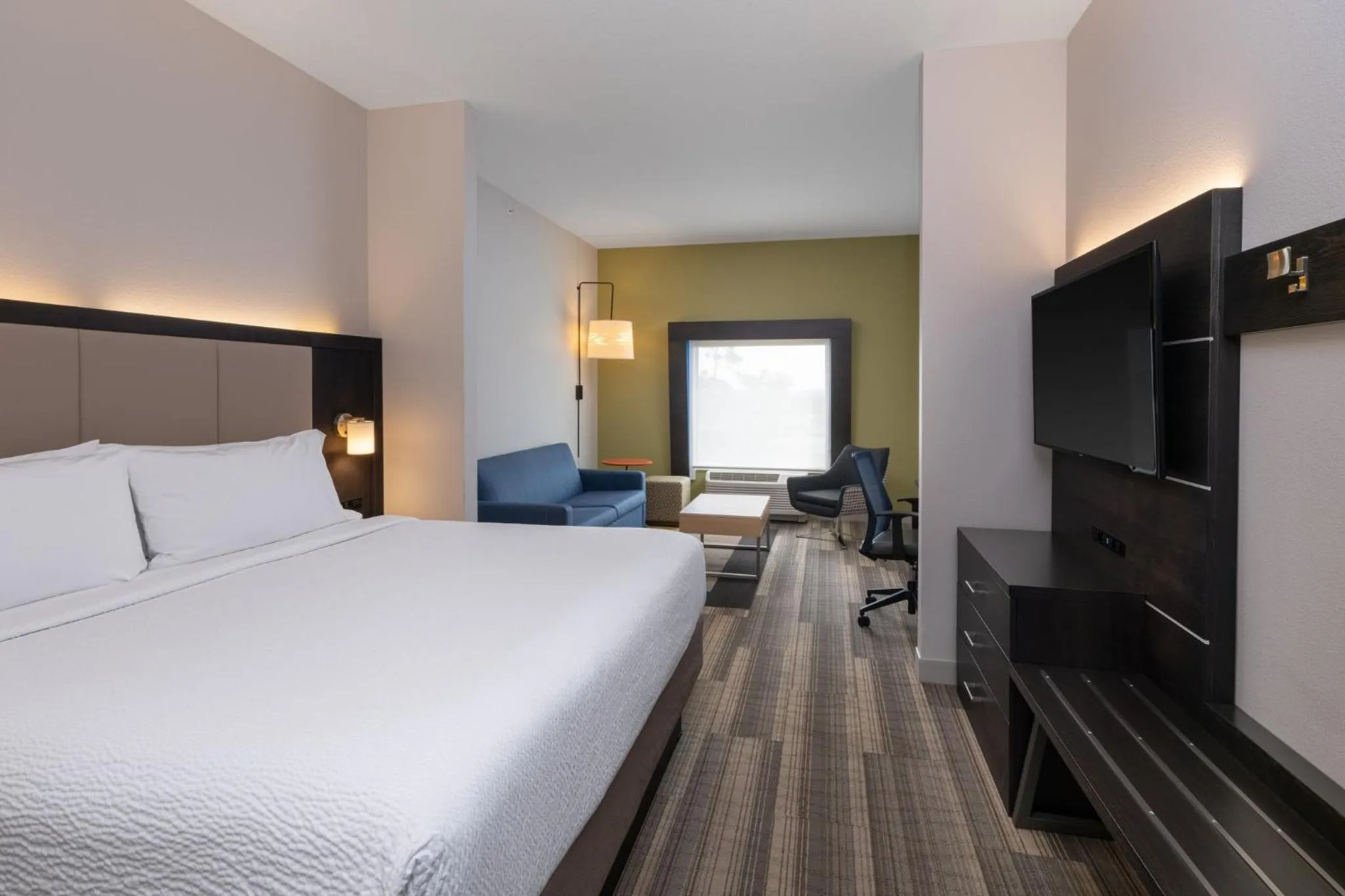 Bedroom in Holiday Inn Express & Suites Lakeland South by IHG