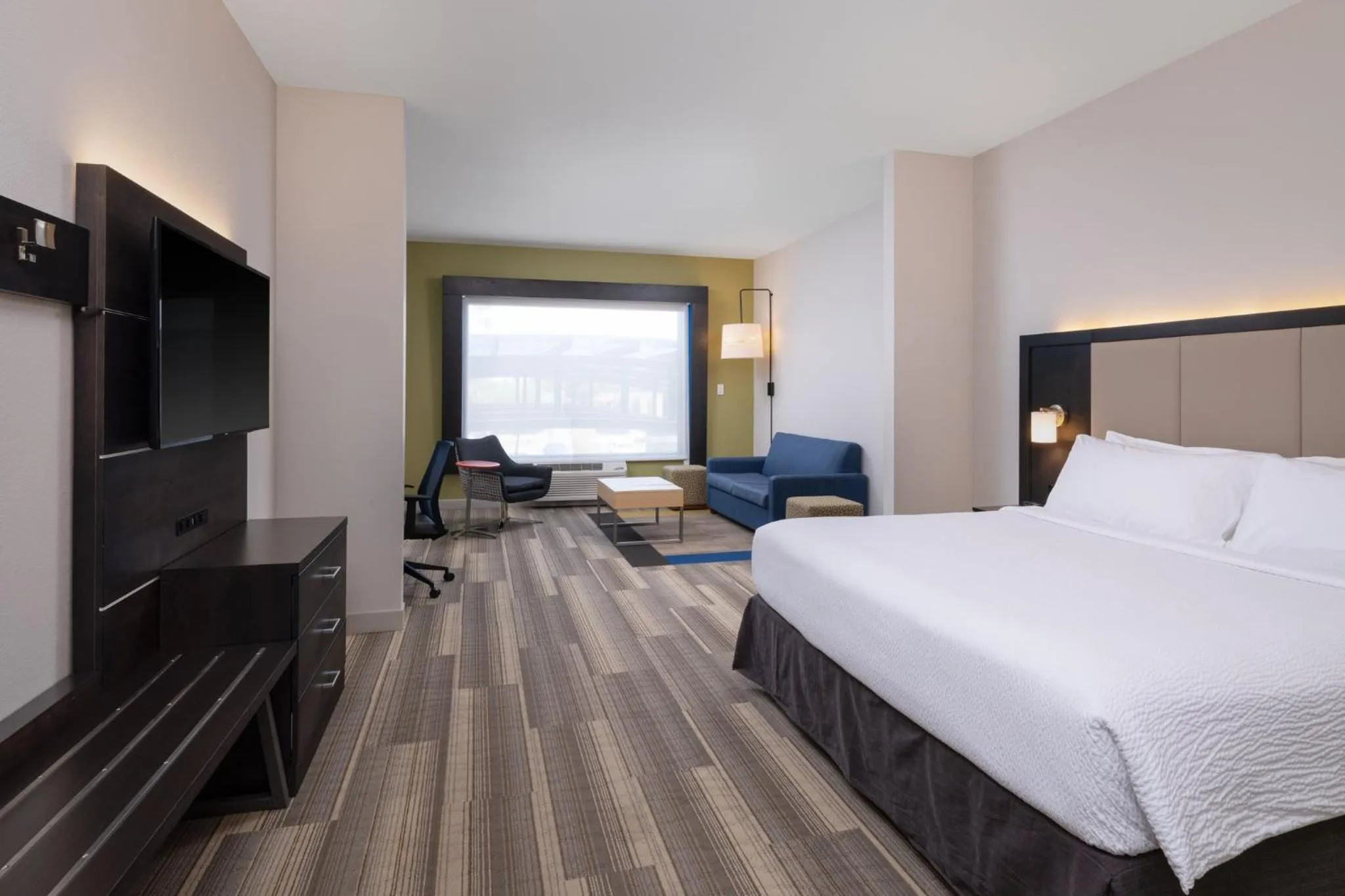 Bedroom in Holiday Inn Express & Suites Lakeland South by IHG