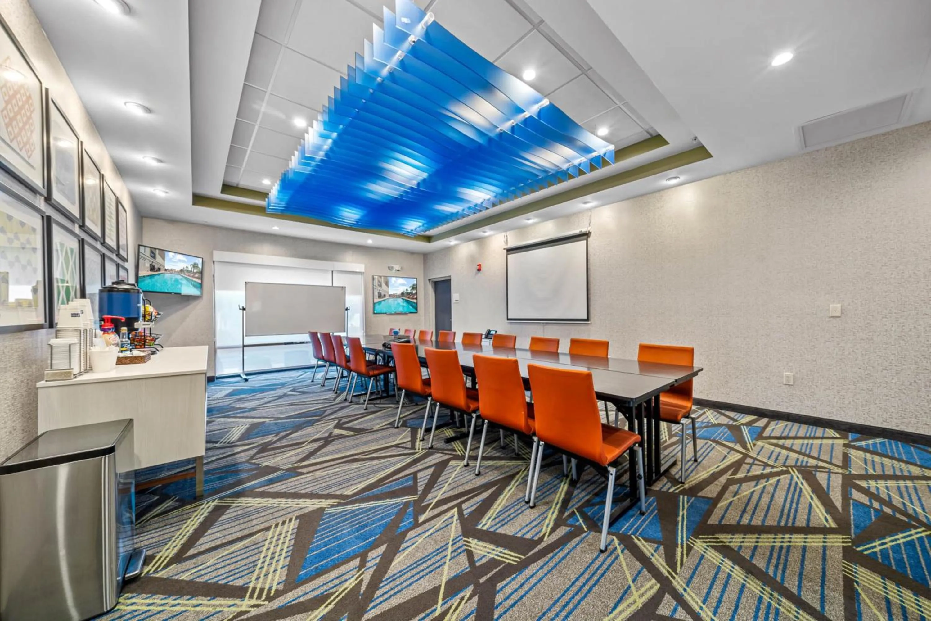 Meeting/conference room in Holiday Inn Express & Suites Lakeland South by IHG