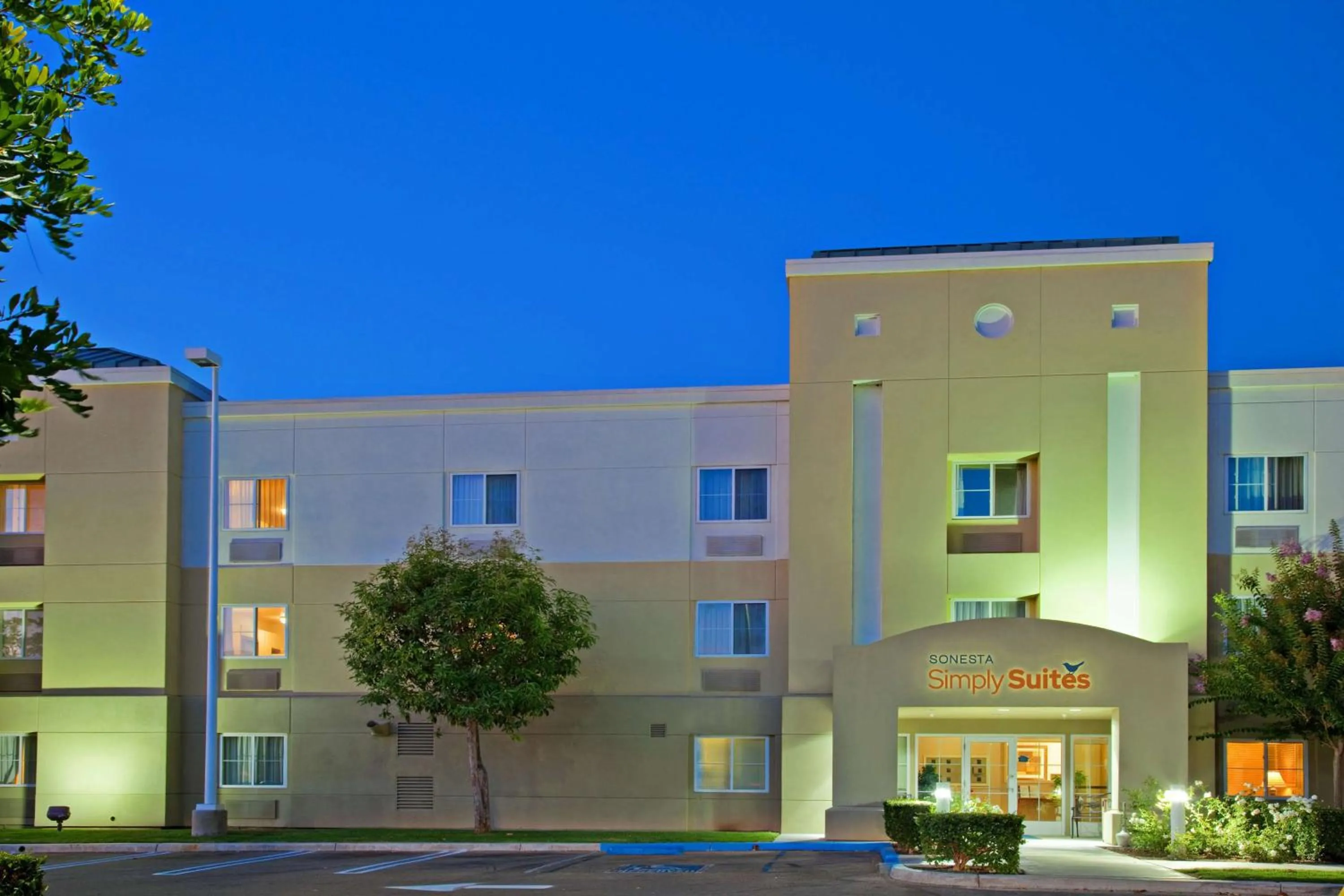 Property building in Sonesta Simply Suites Irvine Spectrum