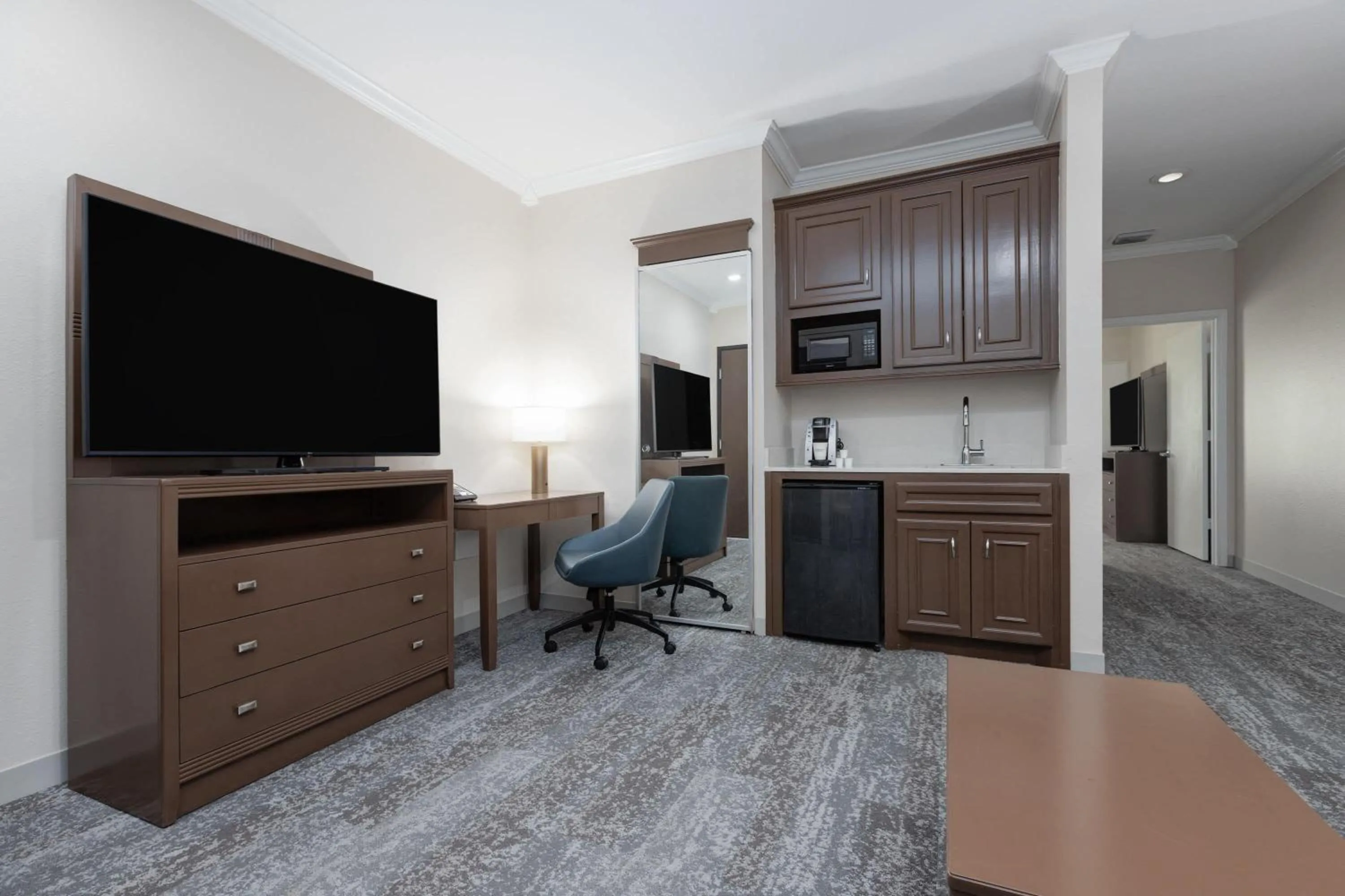 Photo of the whole room in Wyndham Lake Charles