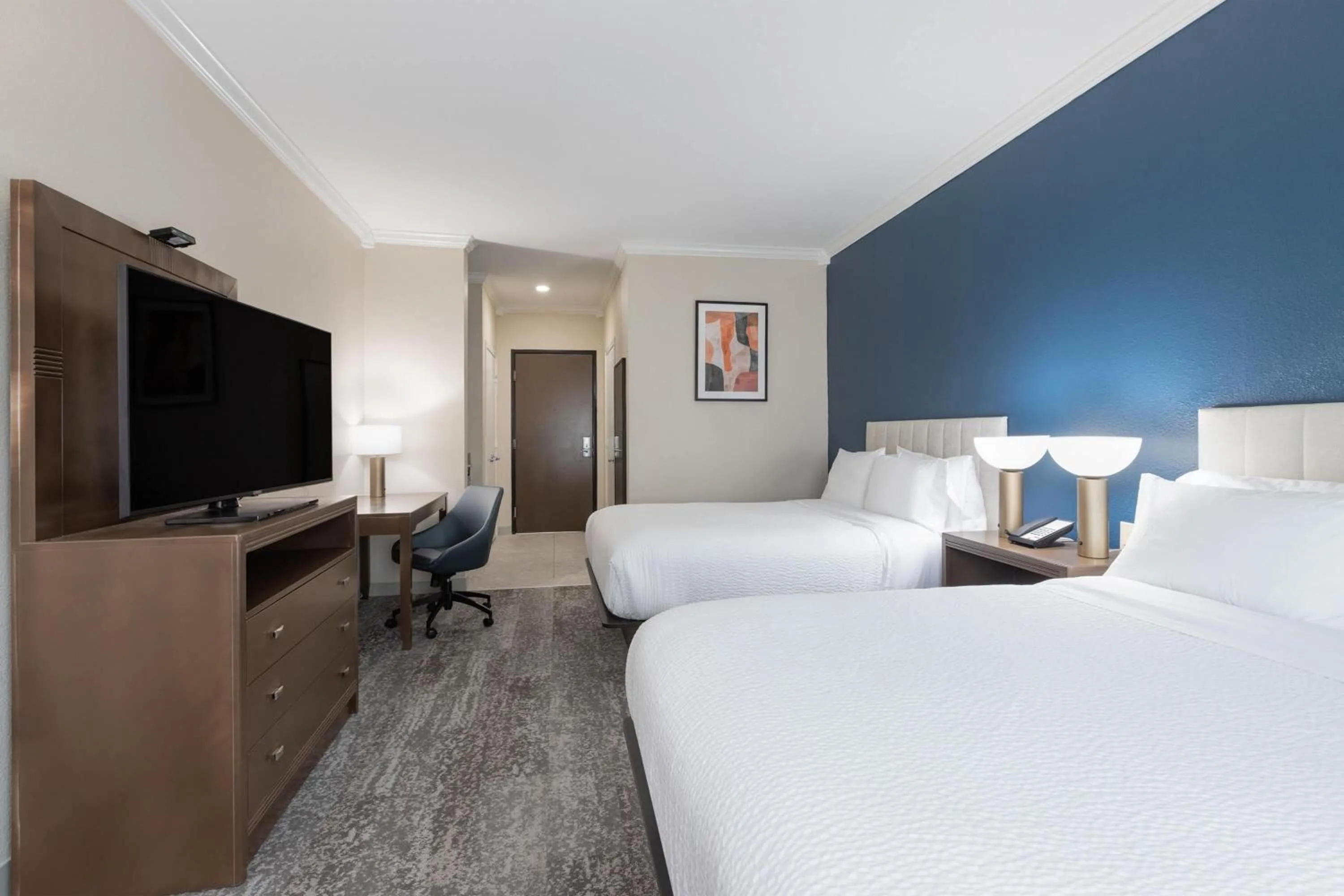 Photo of the whole room, Bed in Wyndham Lake Charles