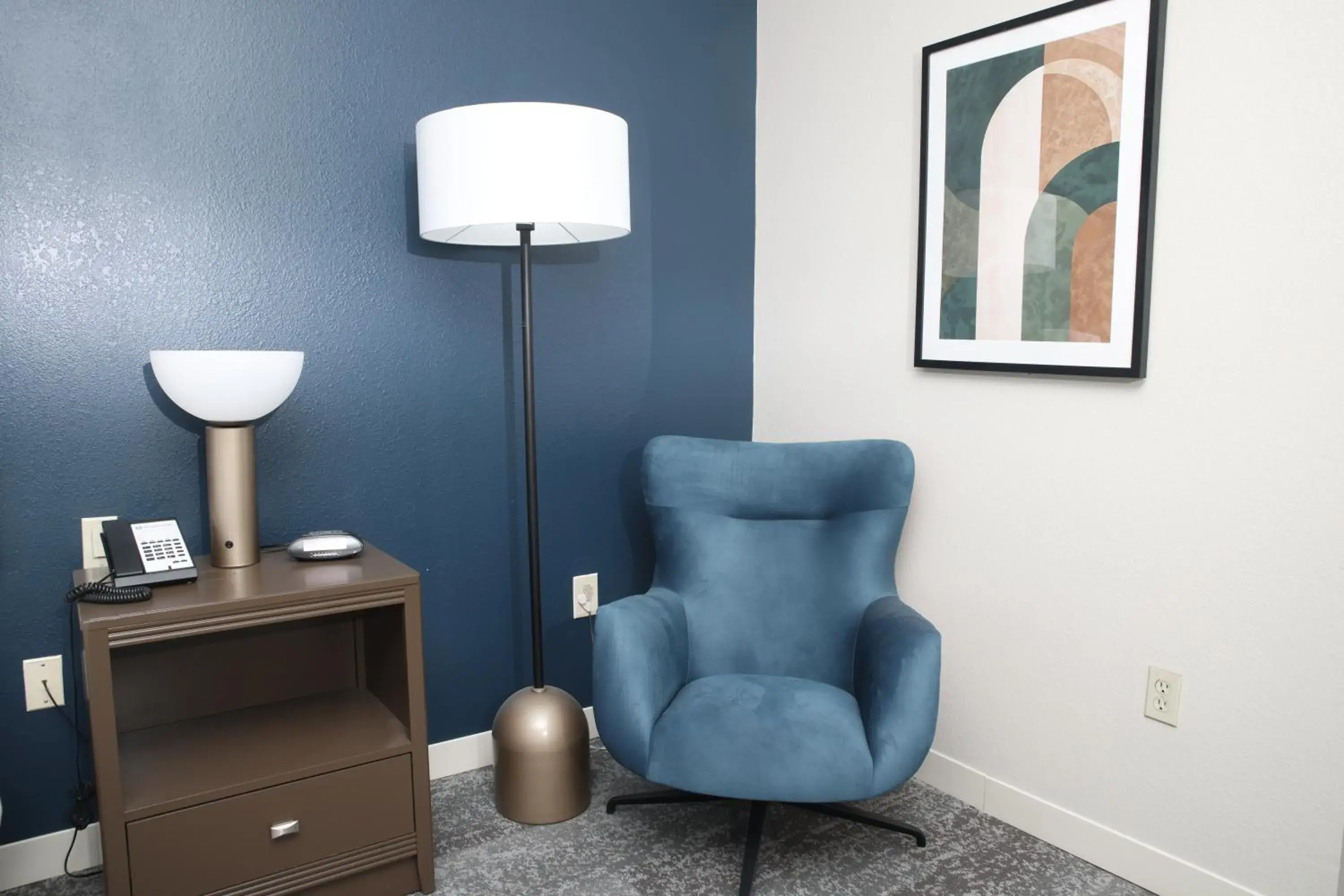 One-Bedroom King Suite with Roll In Shower - Mobility/Hearing Accessible - Non-Smoking in Wyndham Lake Charles One-Bedroom King Suite with Roll In Shower - Mobility/Hearing Accessible - Non-Smoking in Wyndham Lake Charles