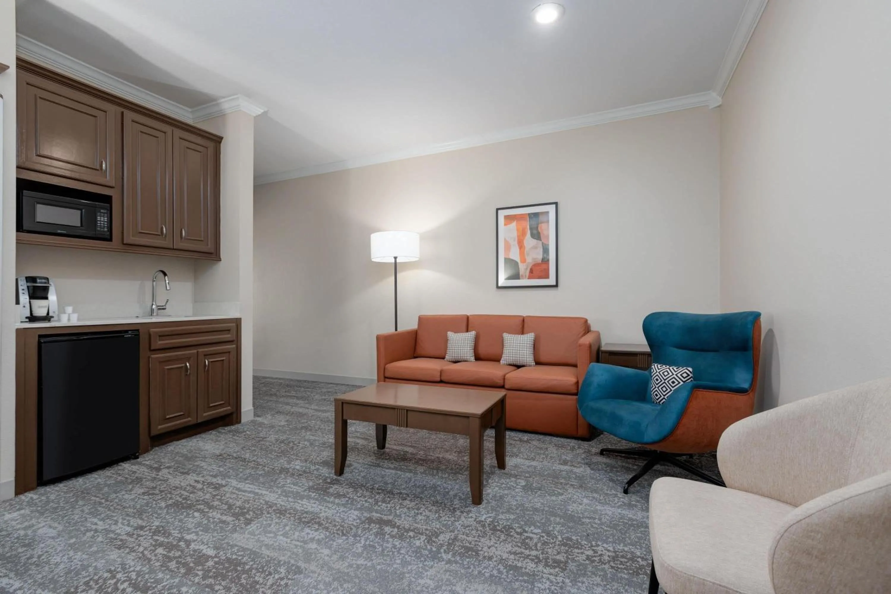 Photo of the whole room in Wyndham Lake Charles