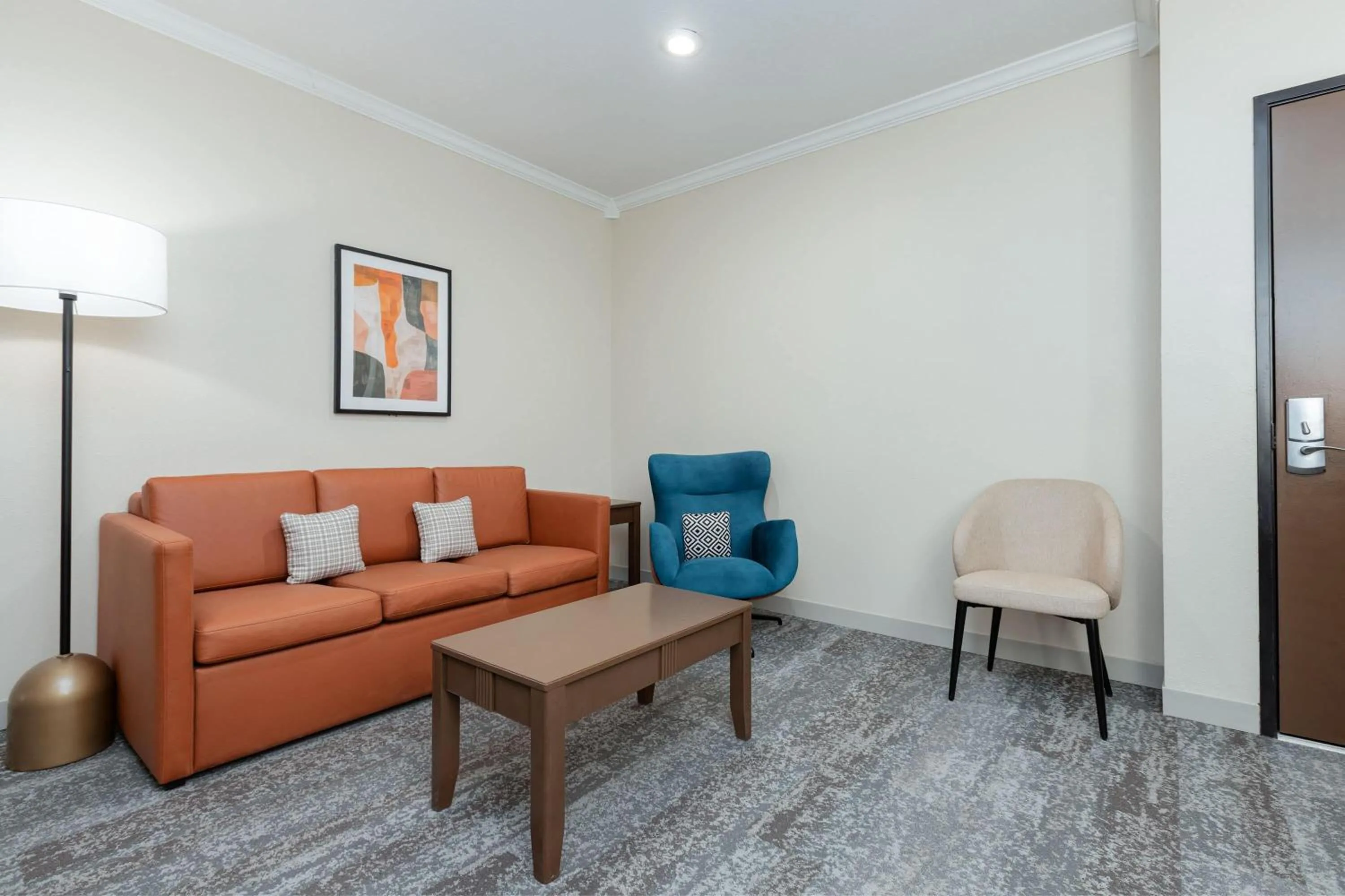 Photo of the whole room in Wyndham Lake Charles