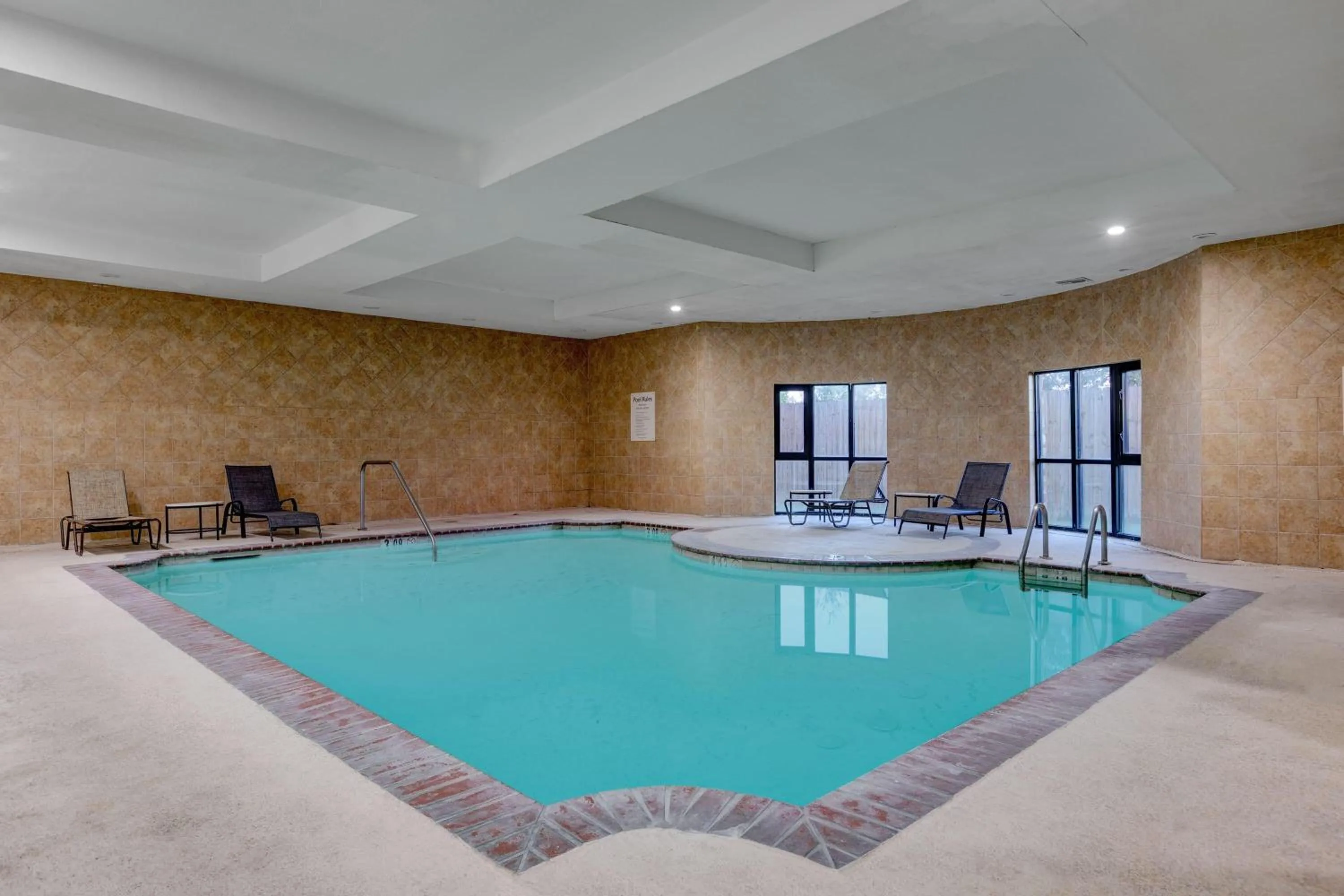 Swimming pool in Wyndham Lake Charles