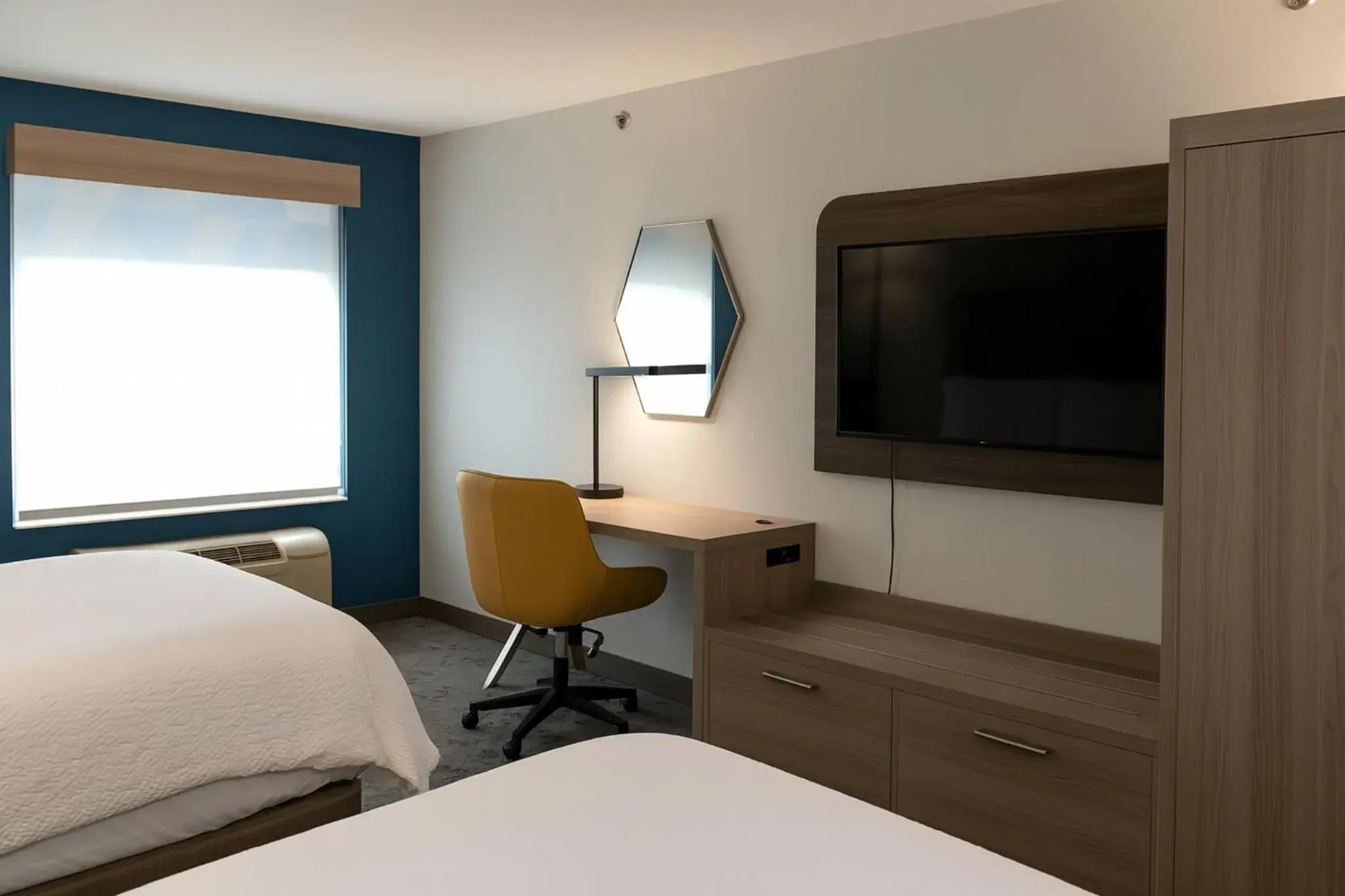 Standard Queen Room with Two Queen Beds in Holiday Inn Express & Suites Alliance by IHG Standard Queen Room with Two Queen Beds in Holiday Inn Express & Suites Alliance by IHG