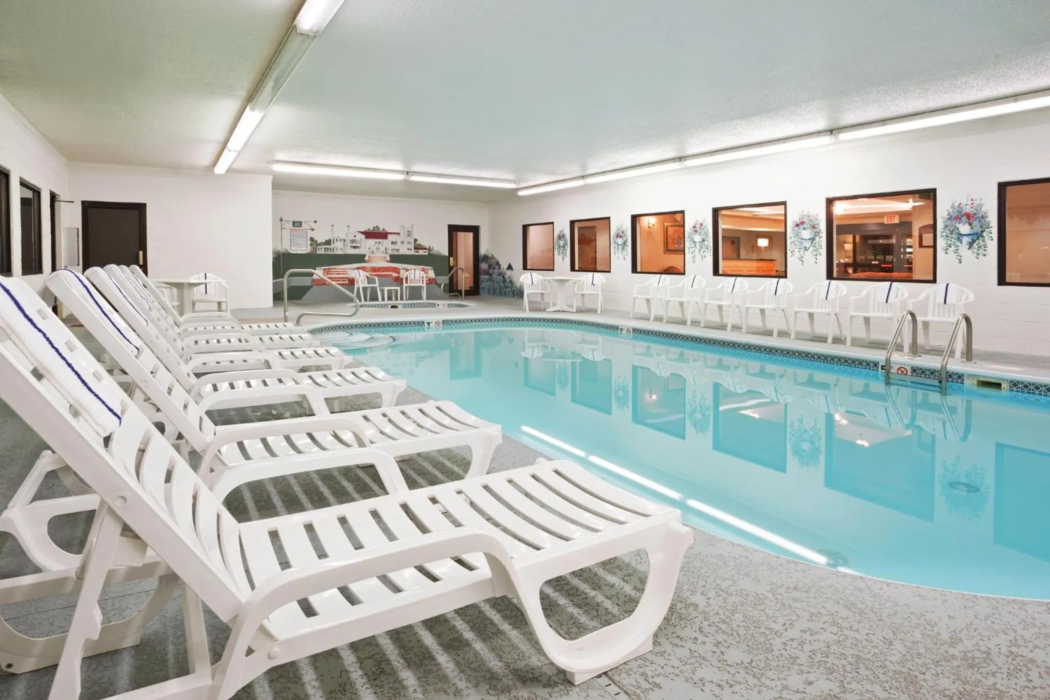 Swimming pool in Holiday Inn Express & Suites Alliance by IHG