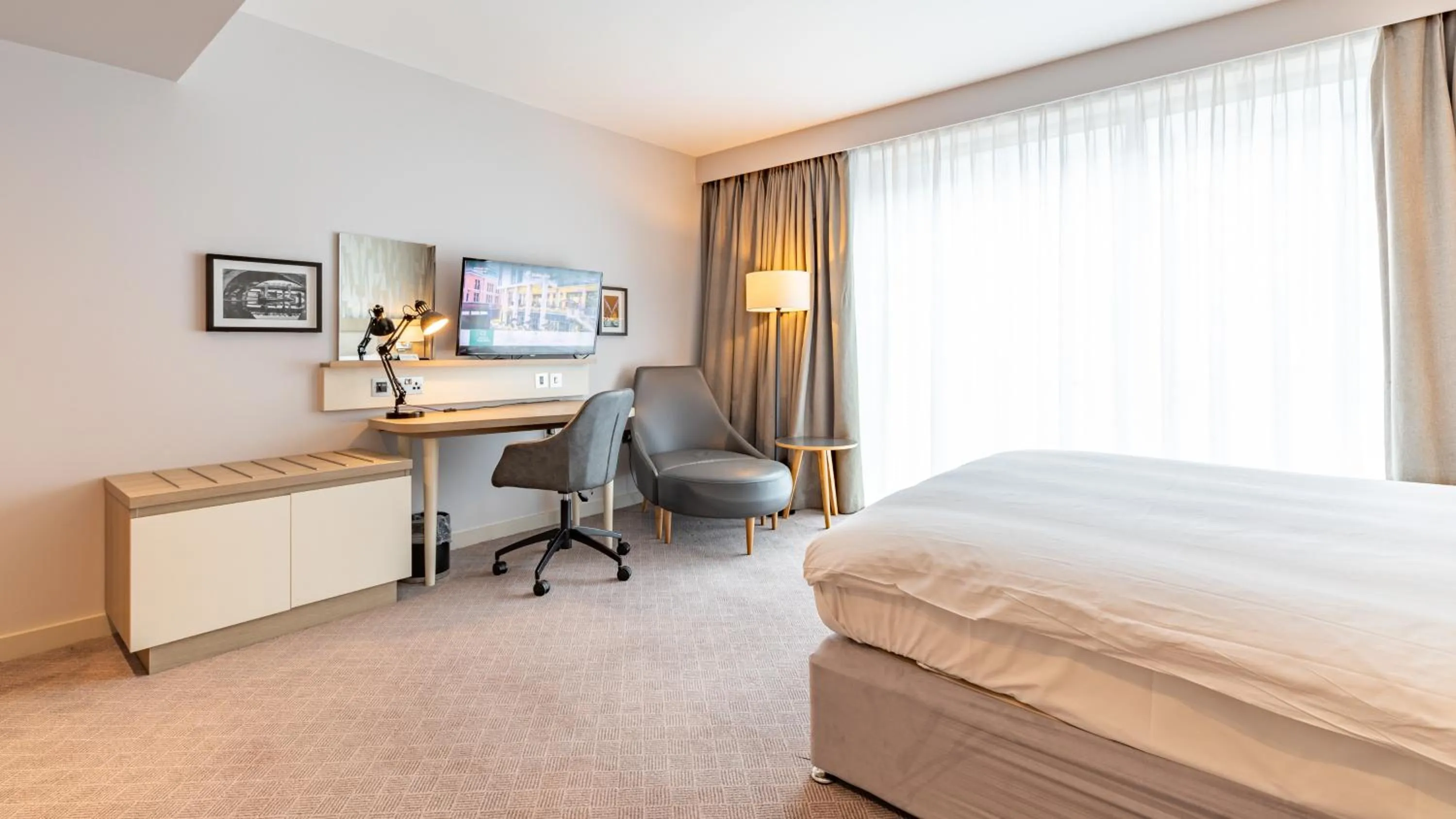 Bedroom, Bed in Holiday Inn Manchester - City Centre by IHG