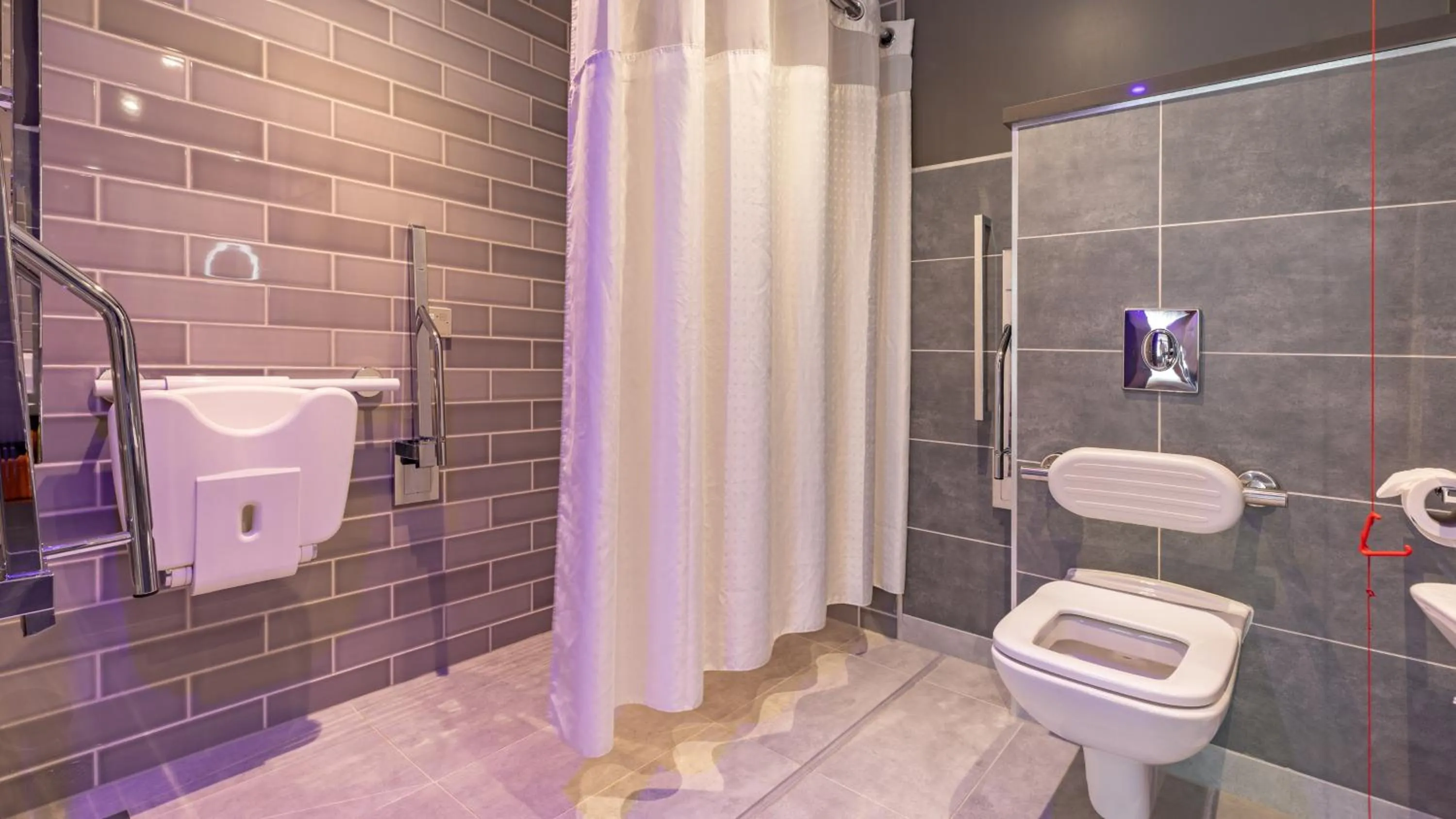 Bathroom in Holiday Inn Manchester - City Centre by IHG