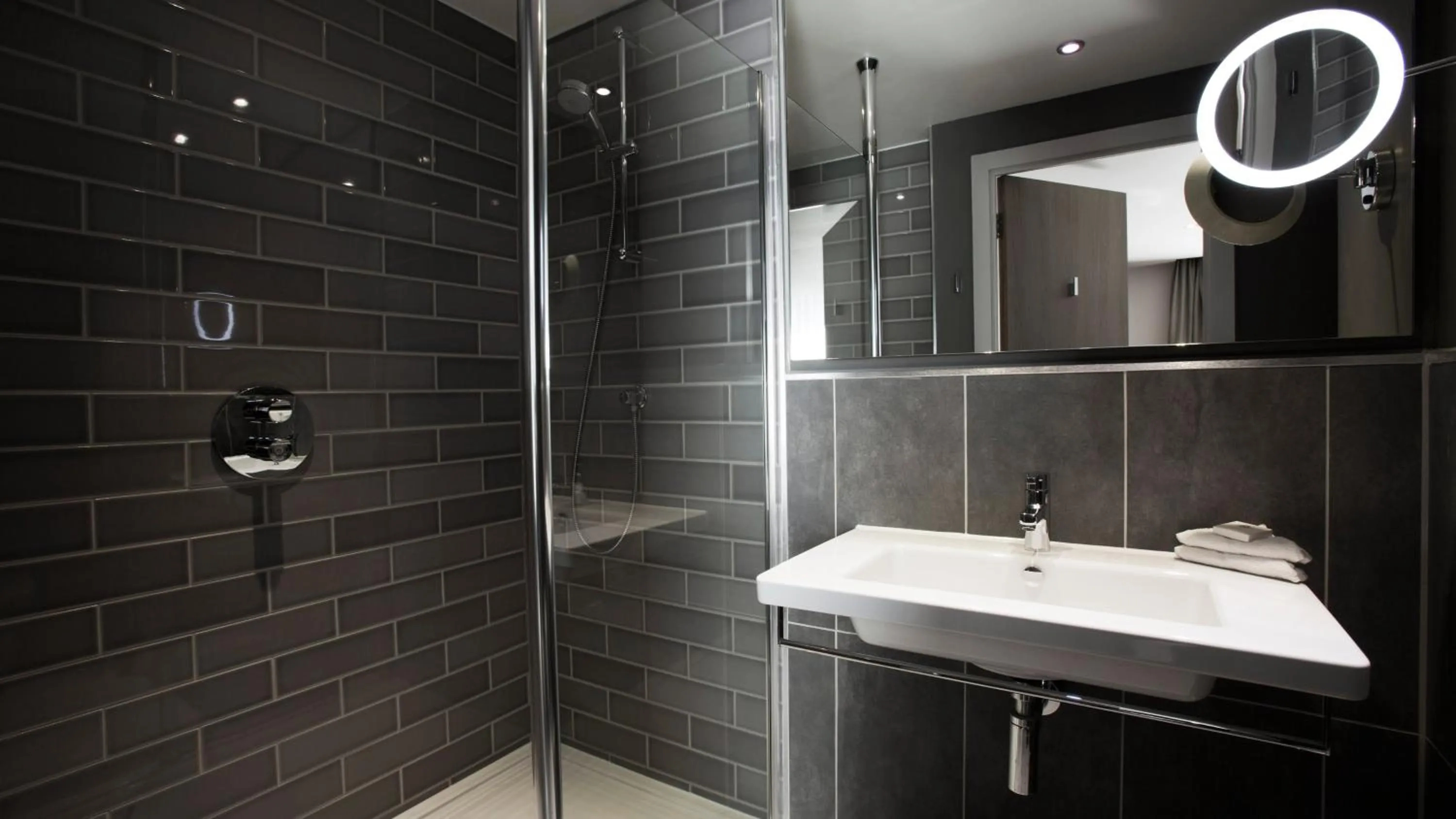 Bathroom in Holiday Inn Manchester - City Centre by IHG
