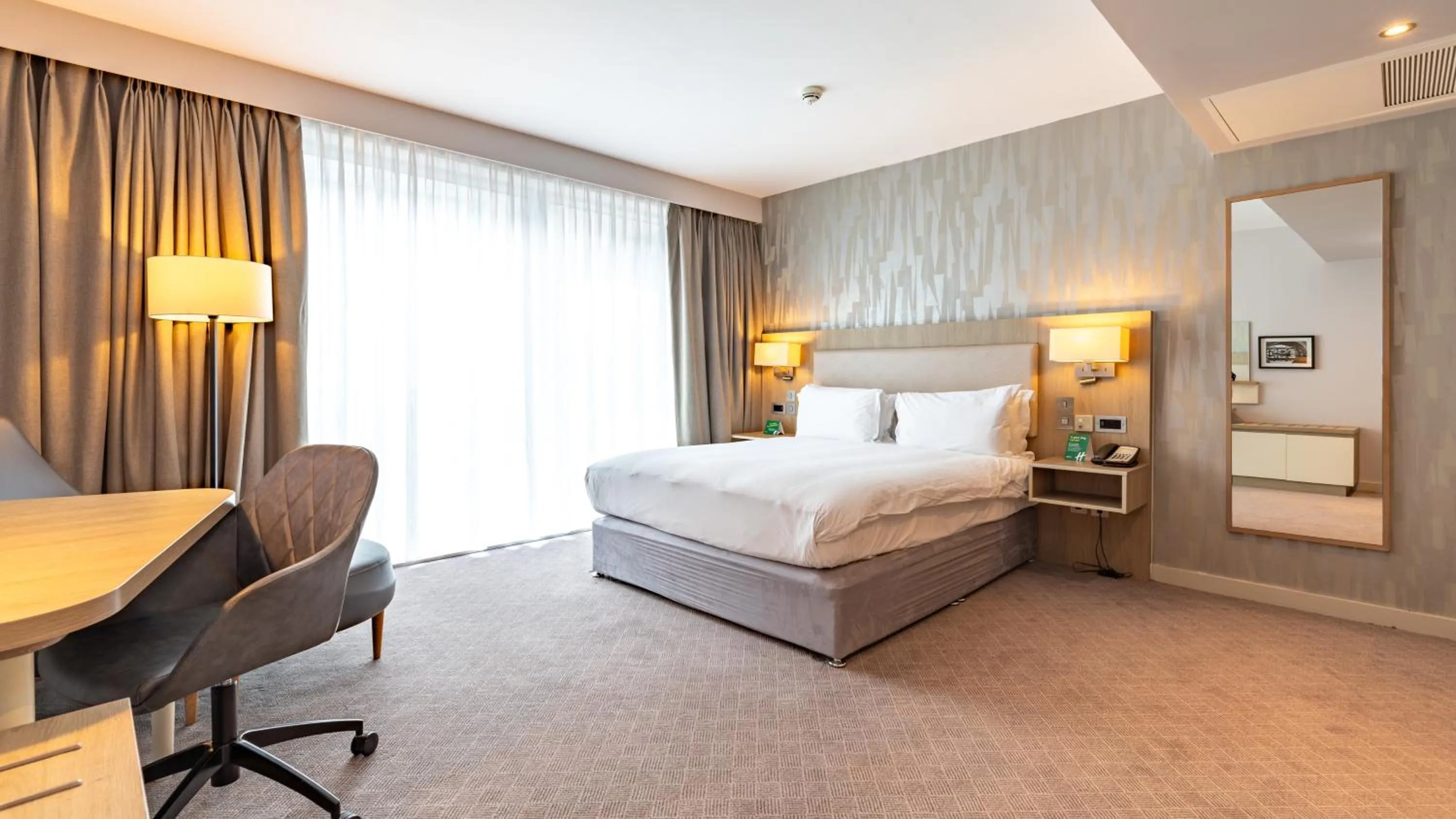 Bedroom, Bed in Holiday Inn Manchester - City Centre by IHG