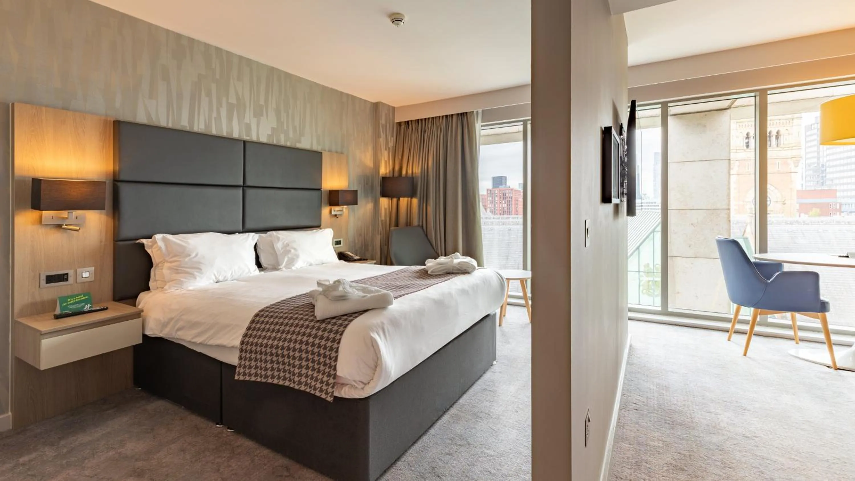 Bedroom, Bed in Holiday Inn Manchester - City Centre by IHG