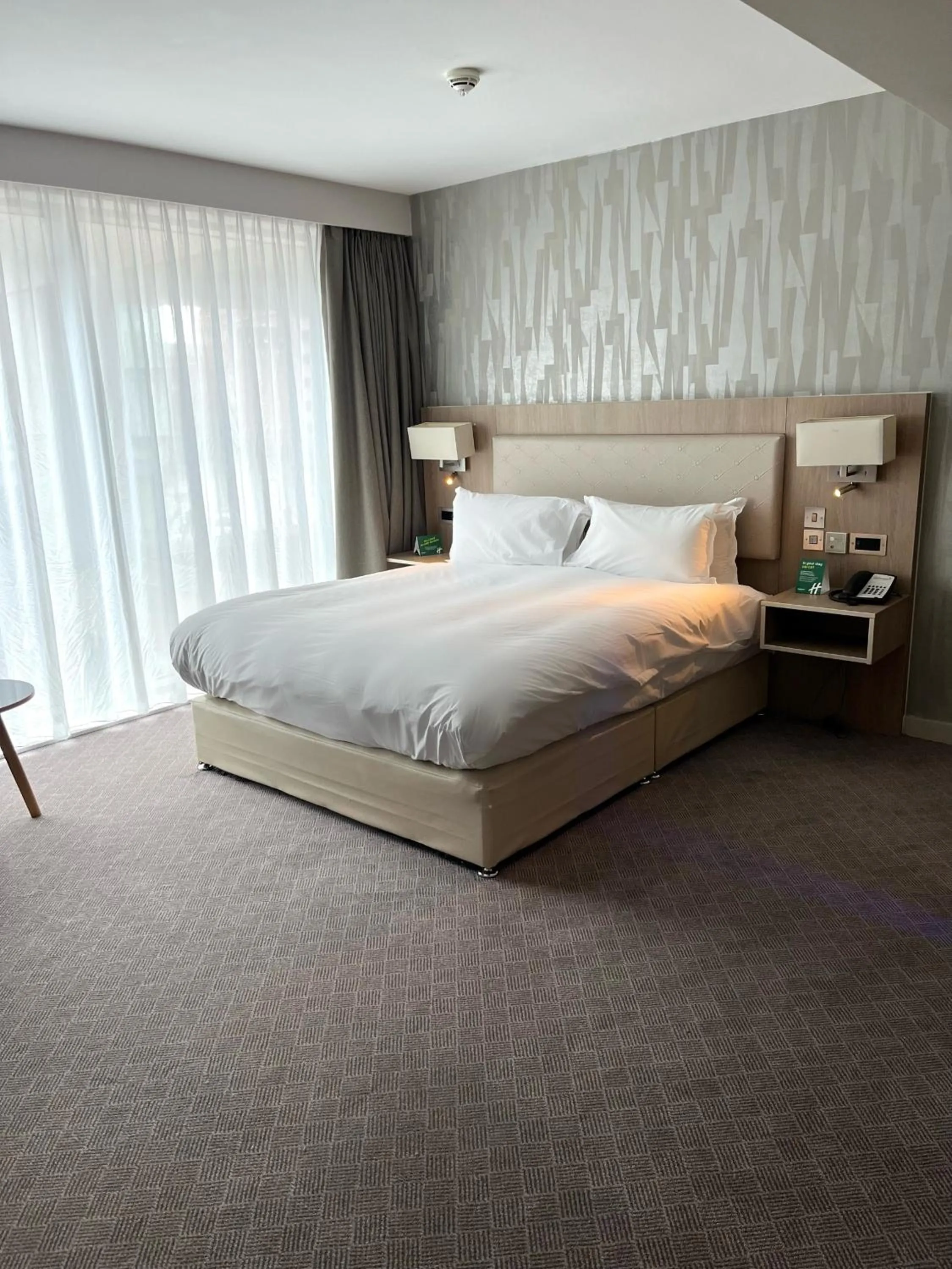 Bed in Holiday Inn Manchester - City Centre by IHG