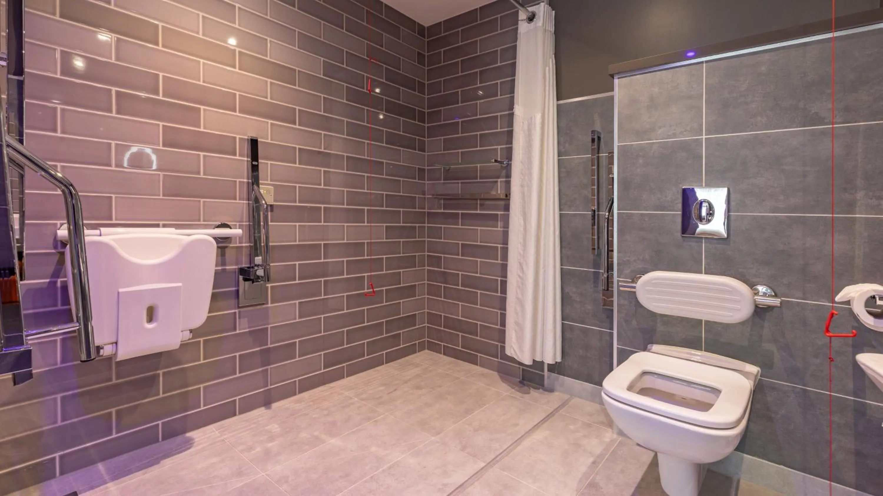 Photo of the whole room in Holiday Inn Manchester - City Centre by IHG