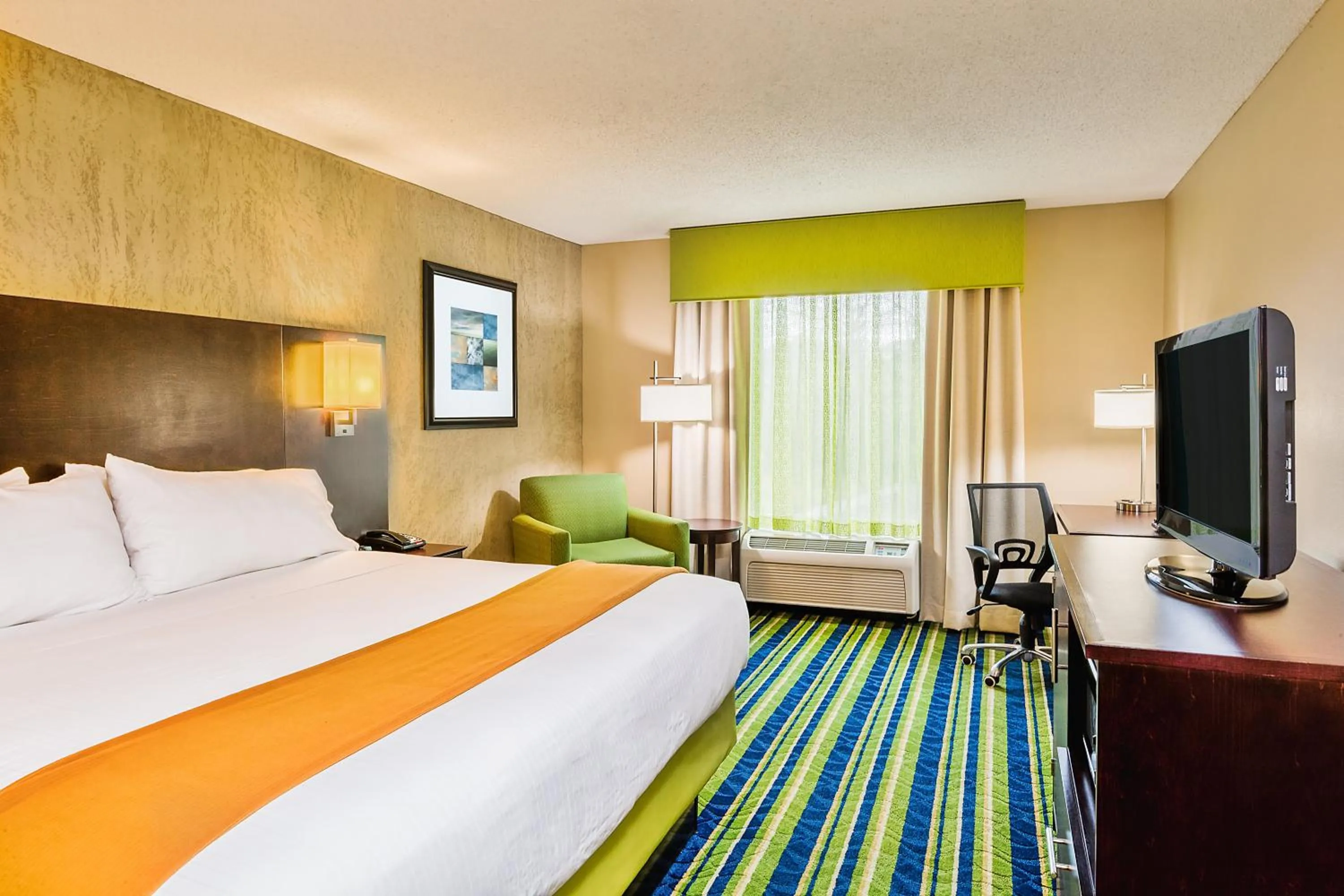 Photo of the whole room, Bed in Holiday Inn Express Minden by IHG