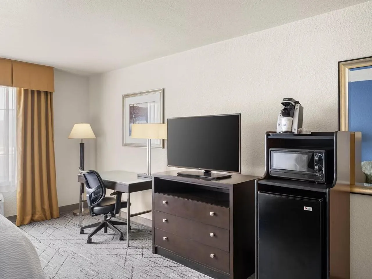 Holiday Inn Express & Suites New Buffalo, MI by IHG