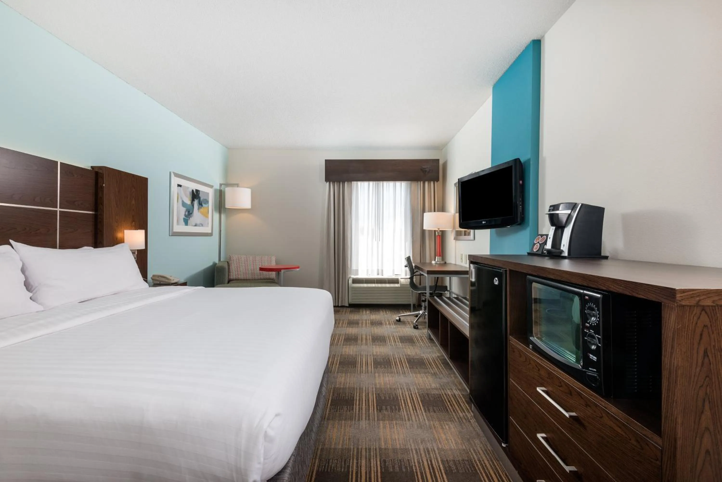 Photo of the whole room, Bed in Holiday Inn Express & Suites - Grenada by IHG