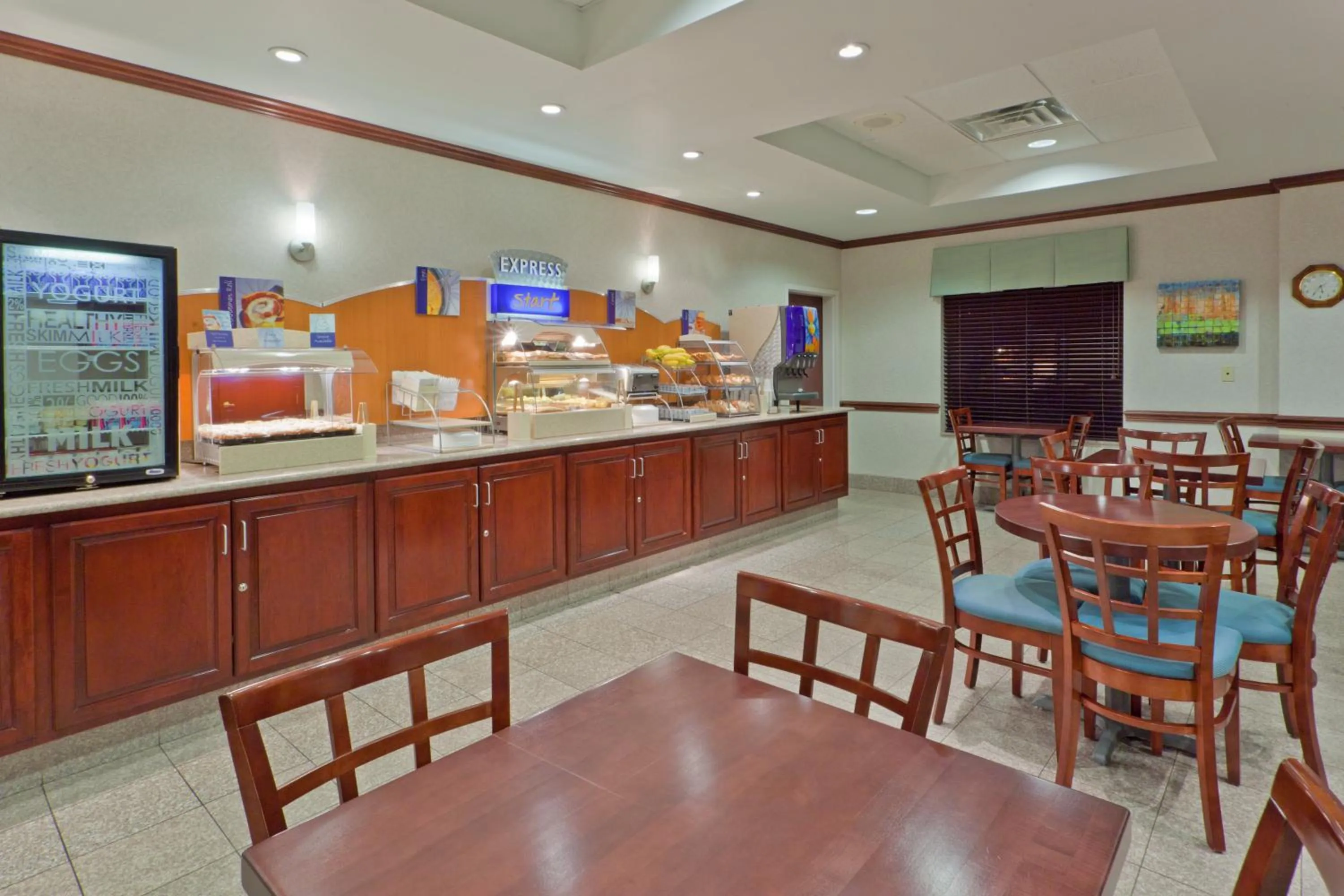 Breakfast in Holiday Inn Express Lordstown-Newton Falls/Warren by IHG