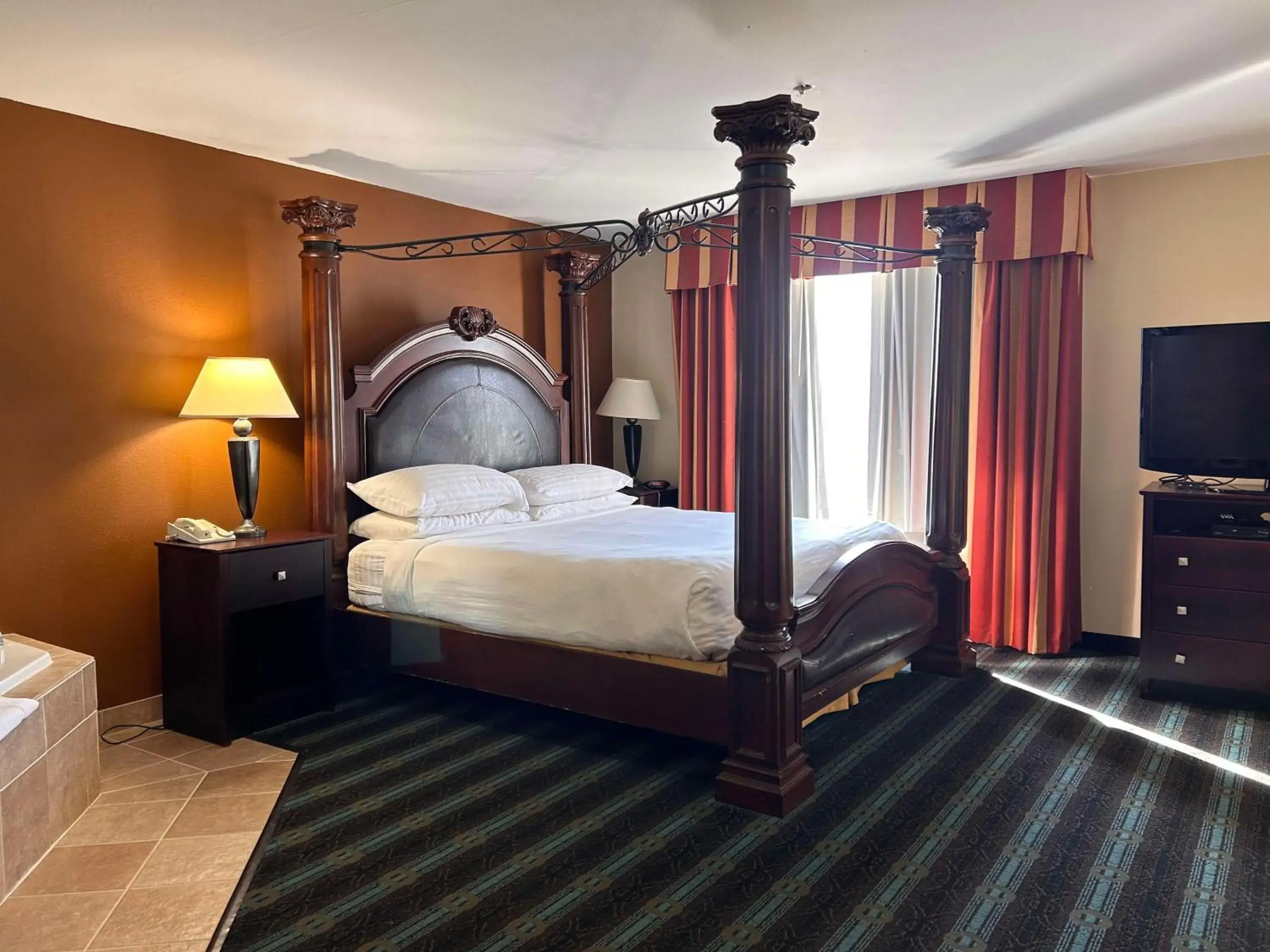 King Suite with Bath Tub - Disability Access in Express Inn Leesville Ft Johnson, SureStay Collection by Best Western King Suite with Bath Tub - Disability Access in Express Inn Leesville Ft Johnson, SureStay Collection by Best Western