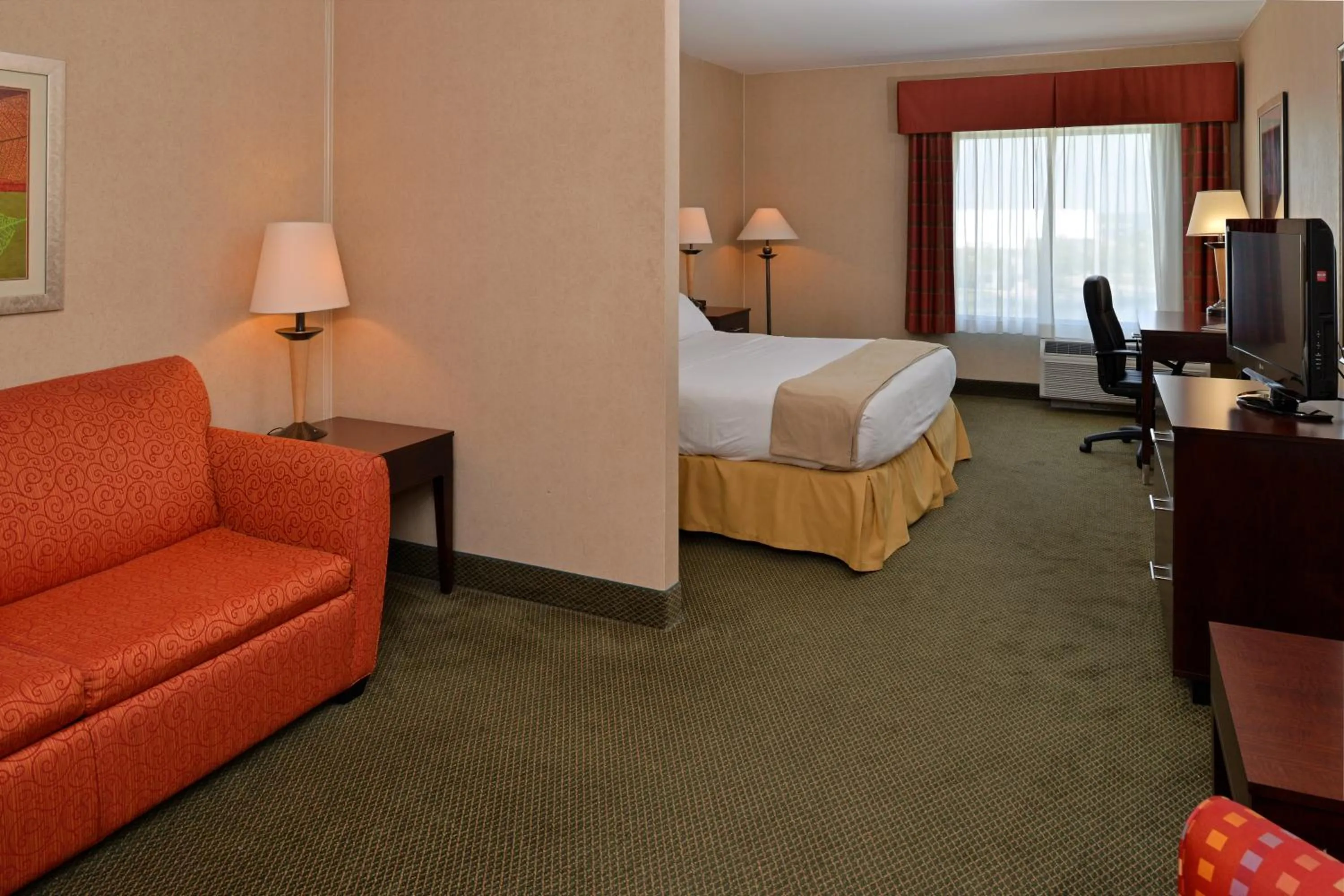 Photo of the whole room, Bed in Holiday Inn Express & Suites - Ocean City by IHG