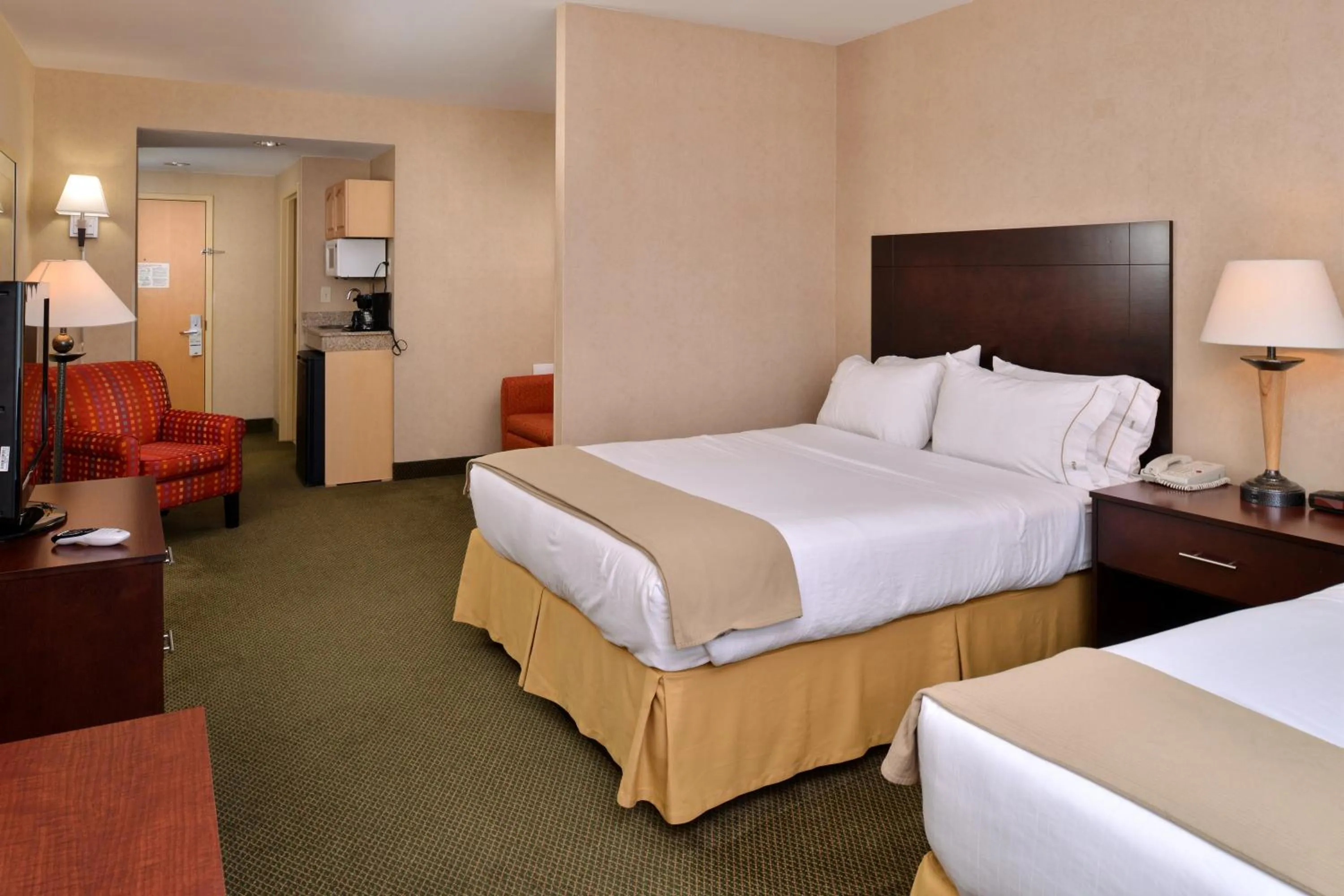 Photo of the whole room, Bed in Holiday Inn Express & Suites - Ocean City by IHG