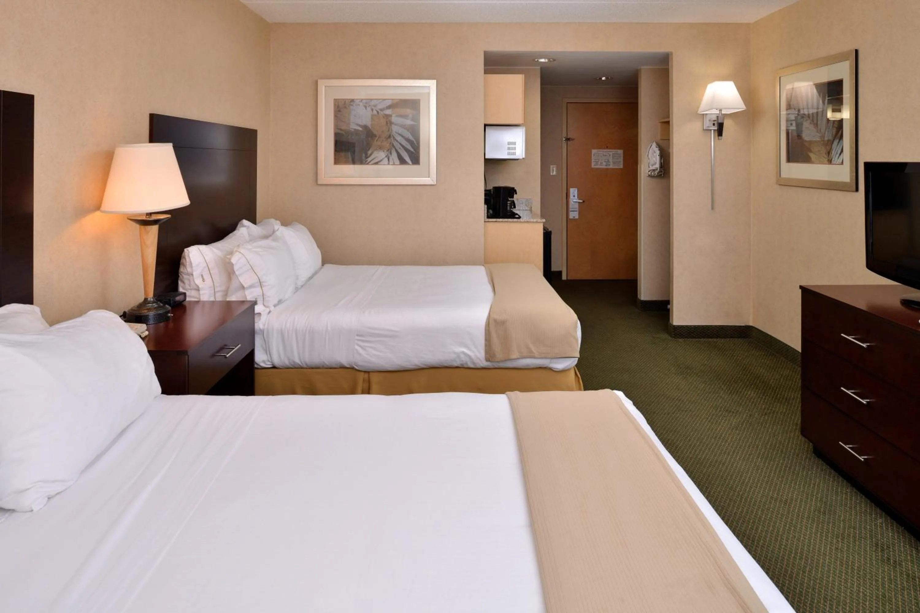 Photo of the whole room, Bed in Holiday Inn Express & Suites - Ocean City by IHG