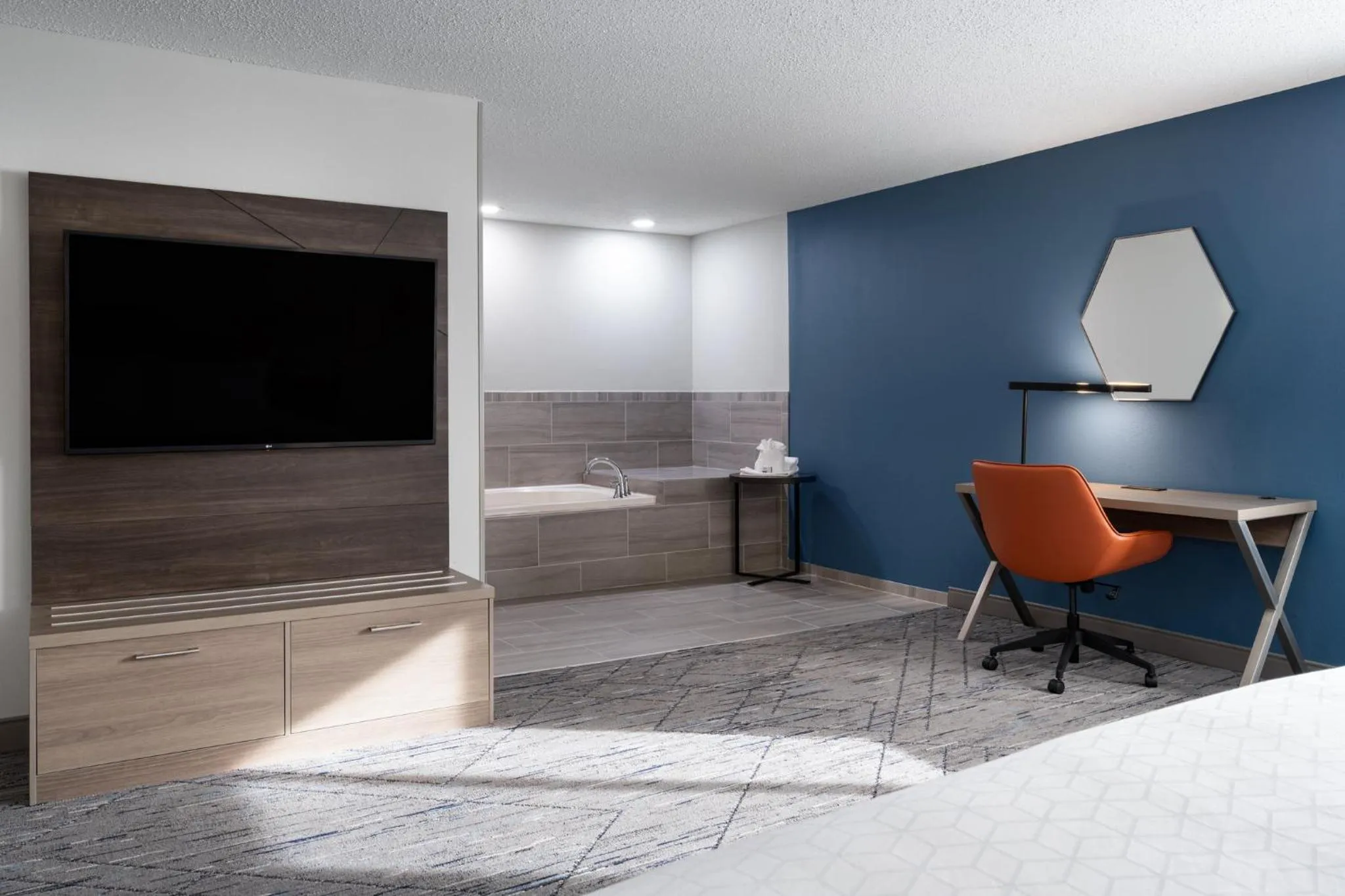 Bedroom, Bed in Holiday Inn Express & Suites Midwest City by IHG