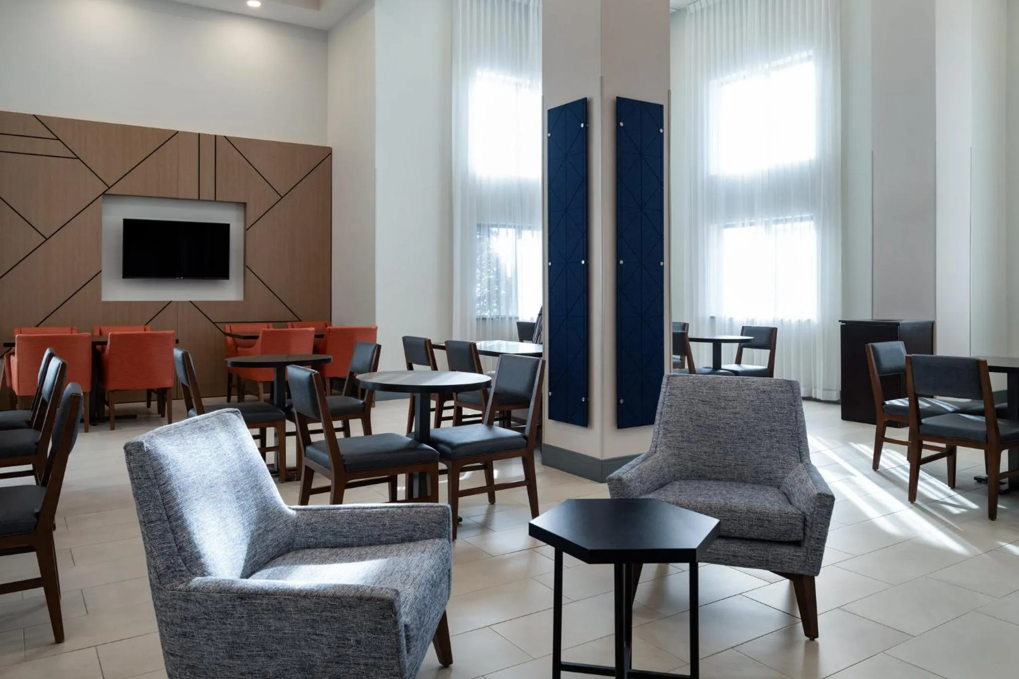 Property building in Holiday Inn Express & Suites Midwest City by IHG