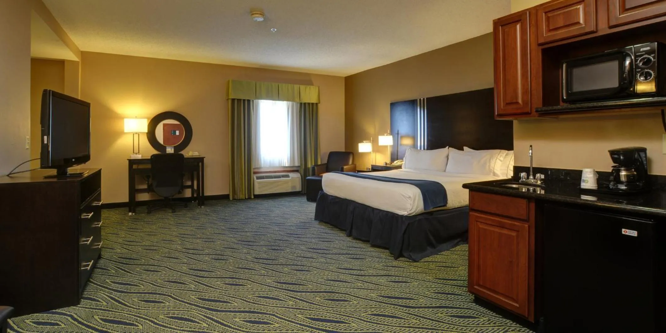 Bedroom, Bed in Holiday Inn Express & Suites Midwest City by IHG
