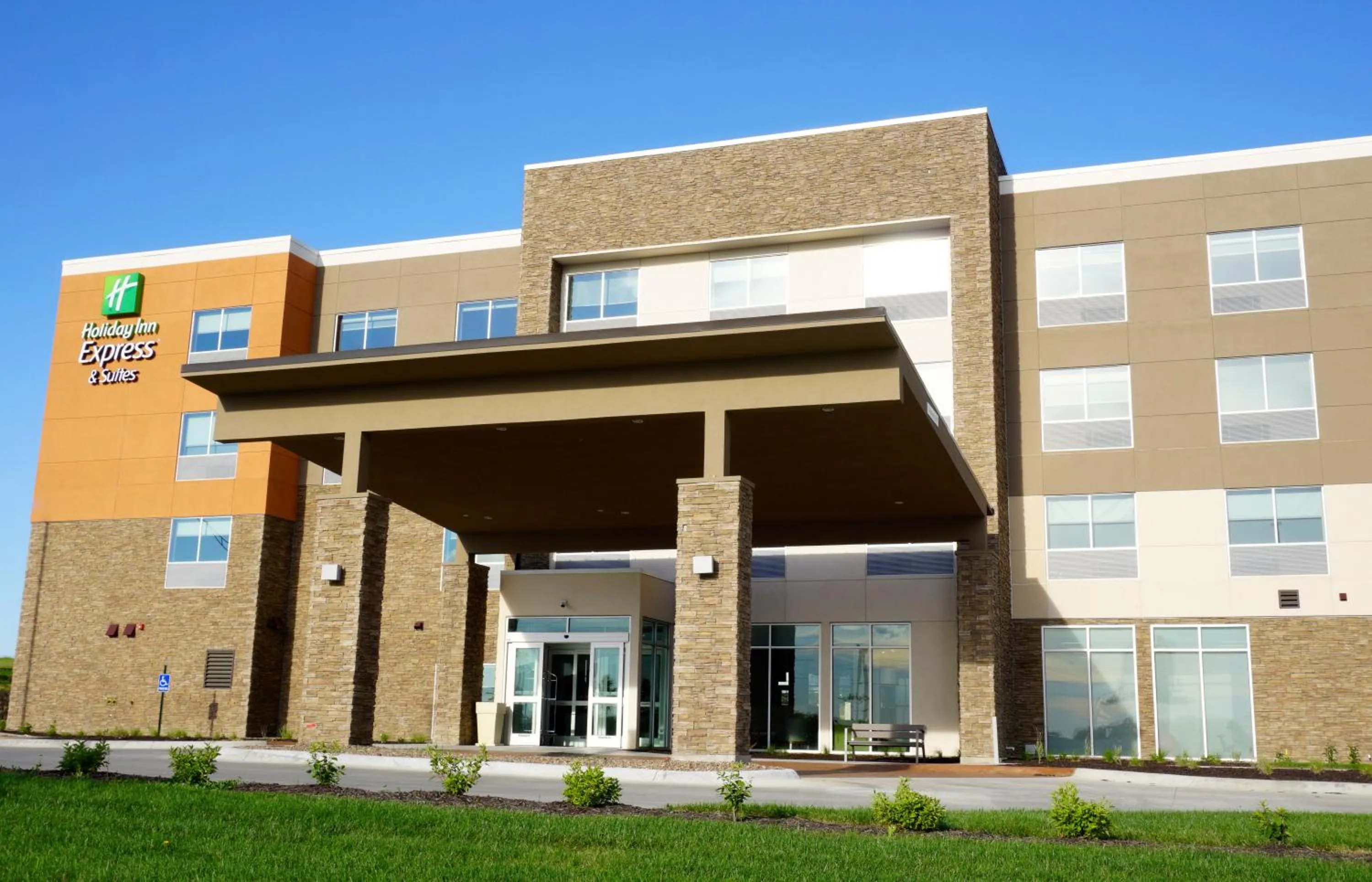 Property building in Holiday Inn Express & Suites Omaha - Millard Area by IHG