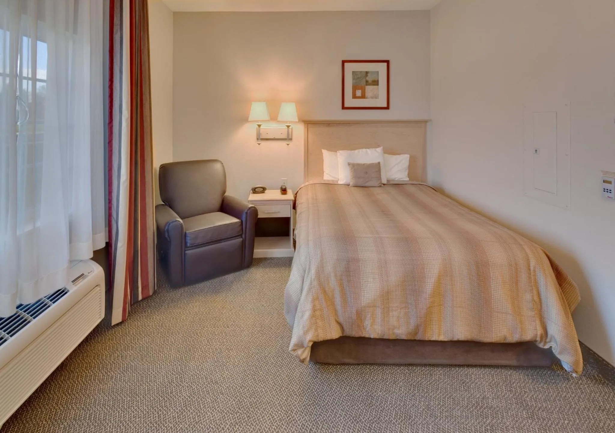 Photo of the whole room, Bed in Candlewood Suites - Peoria at Grand Prairie by IHG