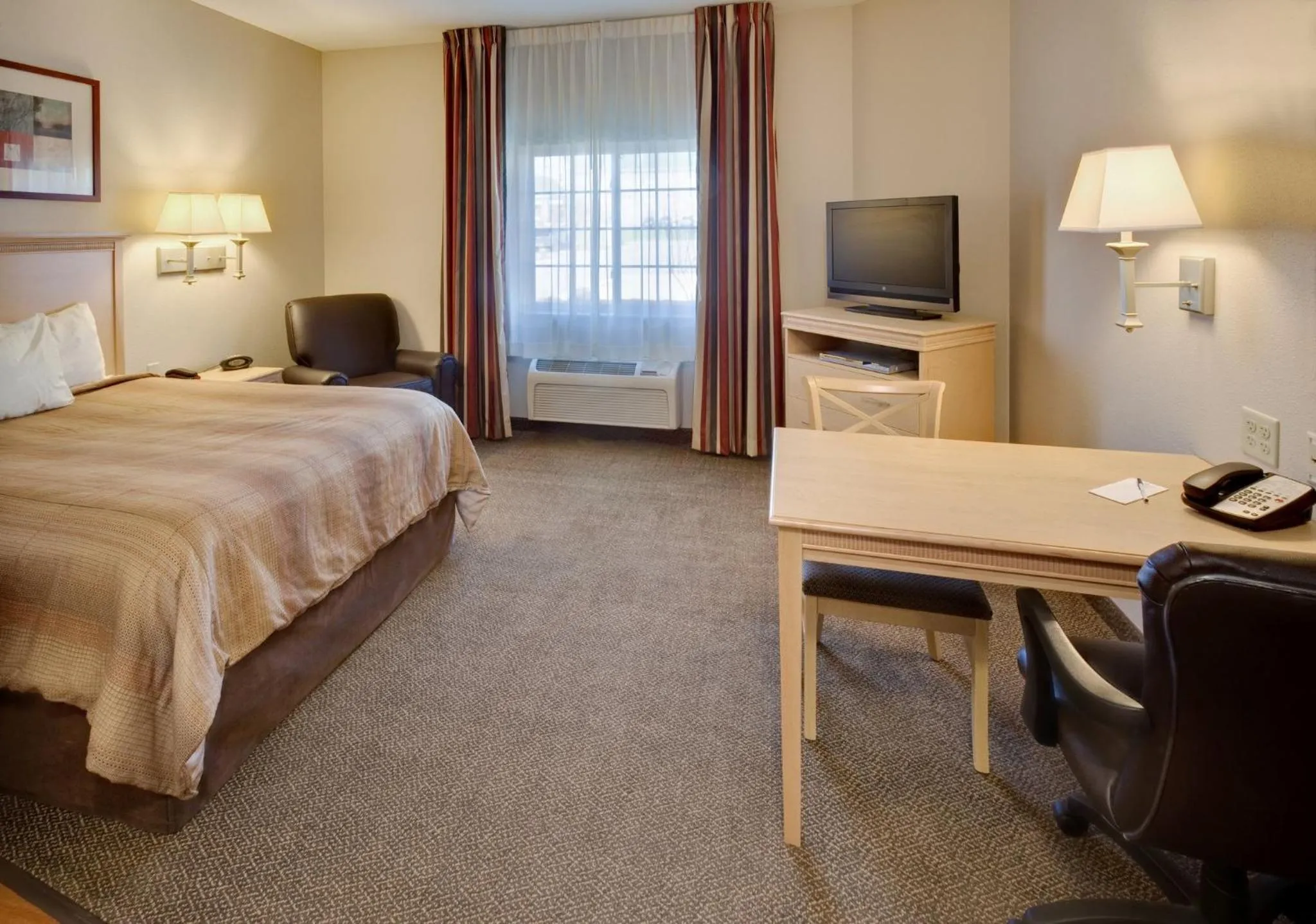 Photo of the whole room, Bed in Candlewood Suites - Peoria at Grand Prairie by IHG