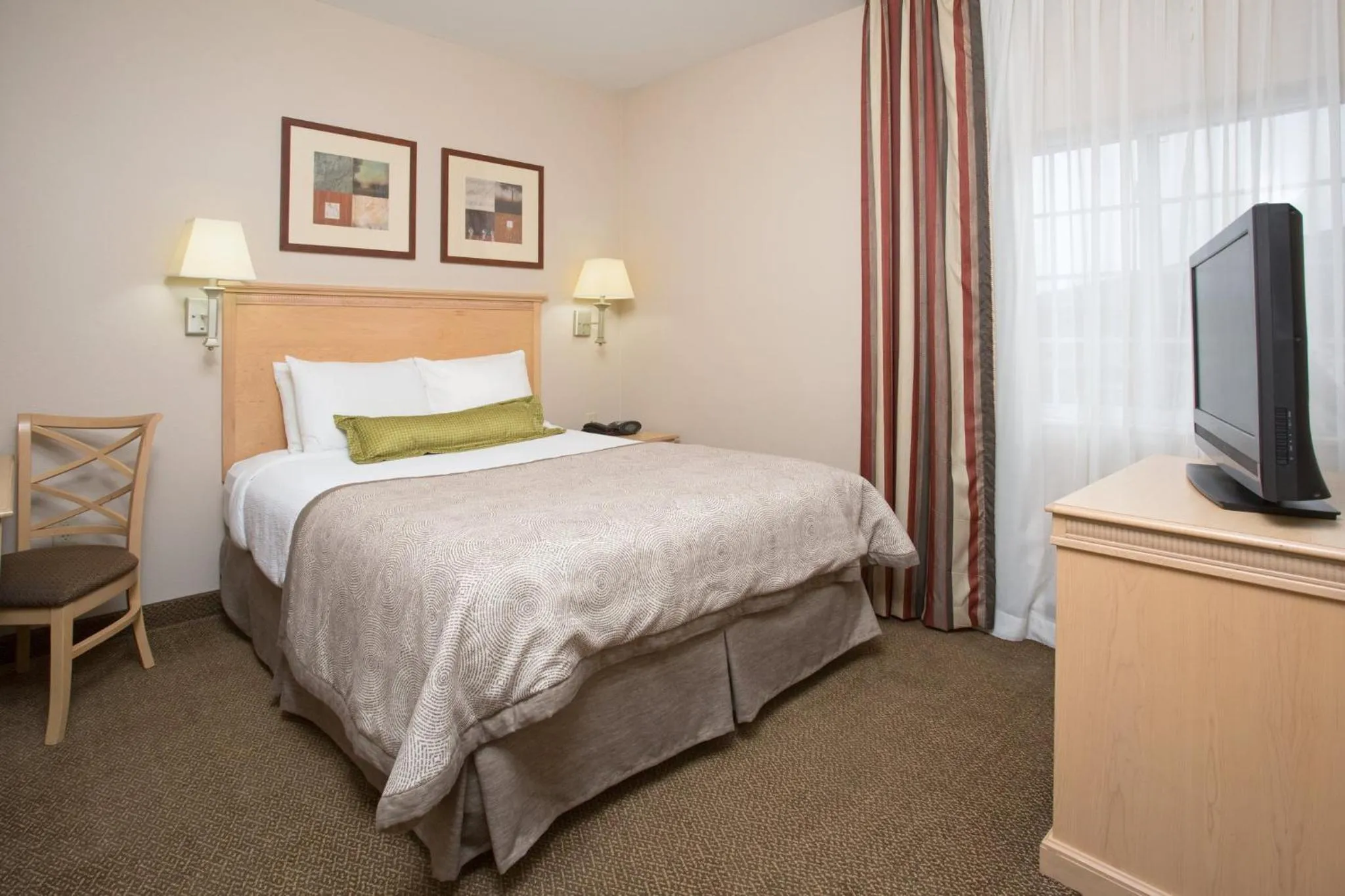 Photo of the whole room, Bed in Candlewood Suites - Peoria at Grand Prairie by IHG