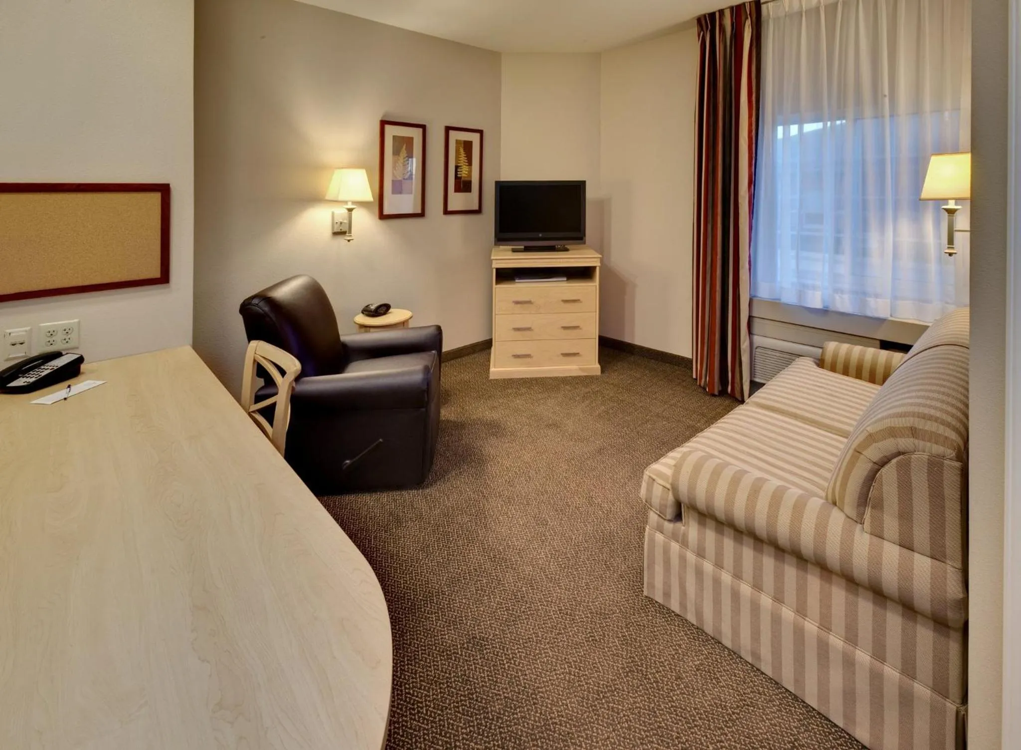 Photo of the whole room, Bed in Candlewood Suites - Peoria at Grand Prairie by IHG
