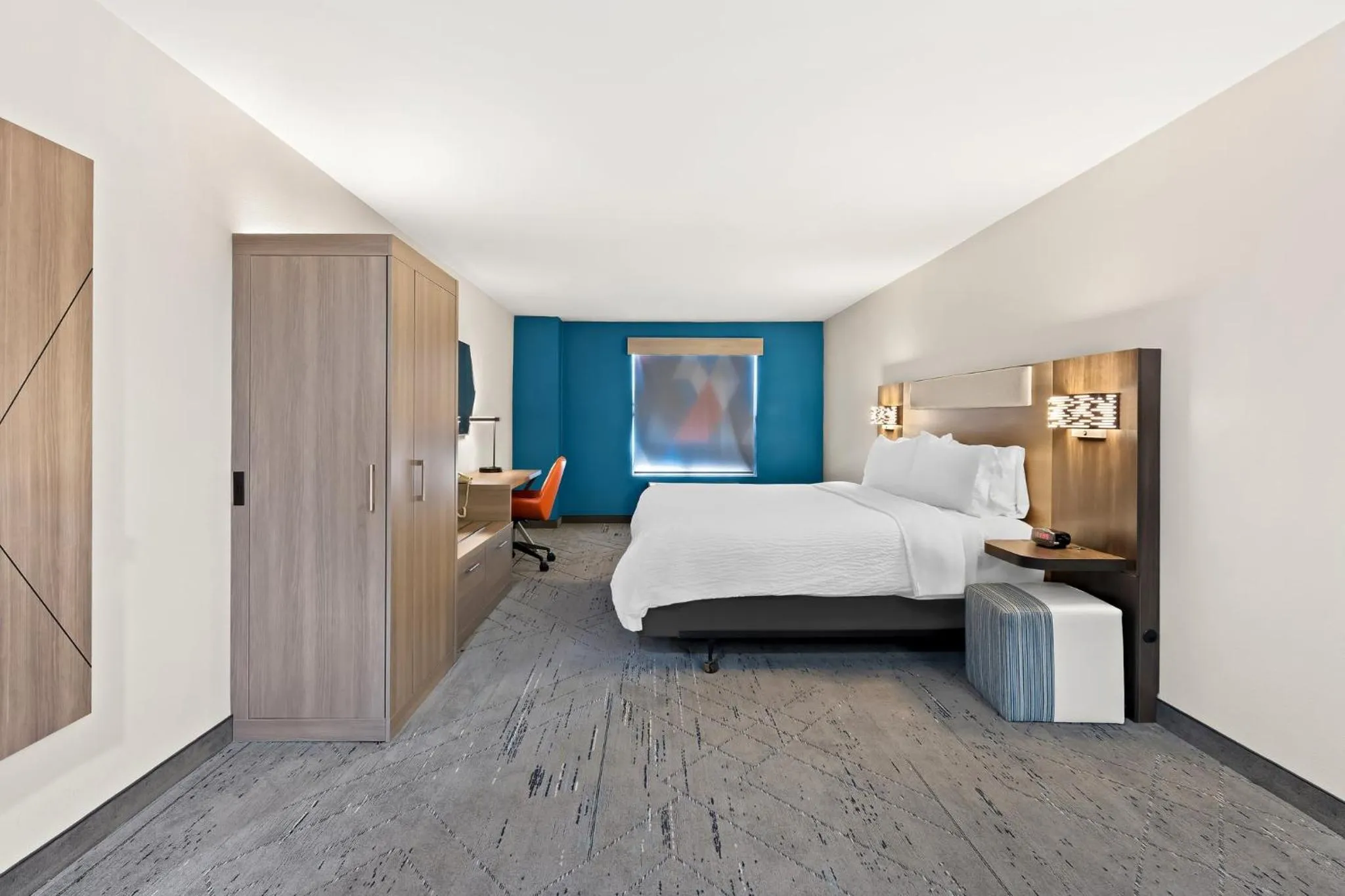 Photo of the whole room, Bed in Holiday Inn Express & Suites Perry by IHG