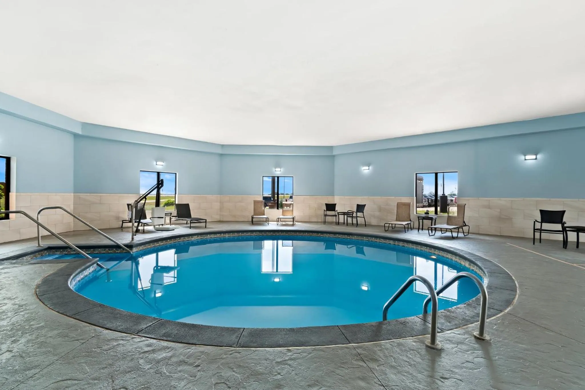 Swimming pool in Holiday Inn Express & Suites Perry by IHG