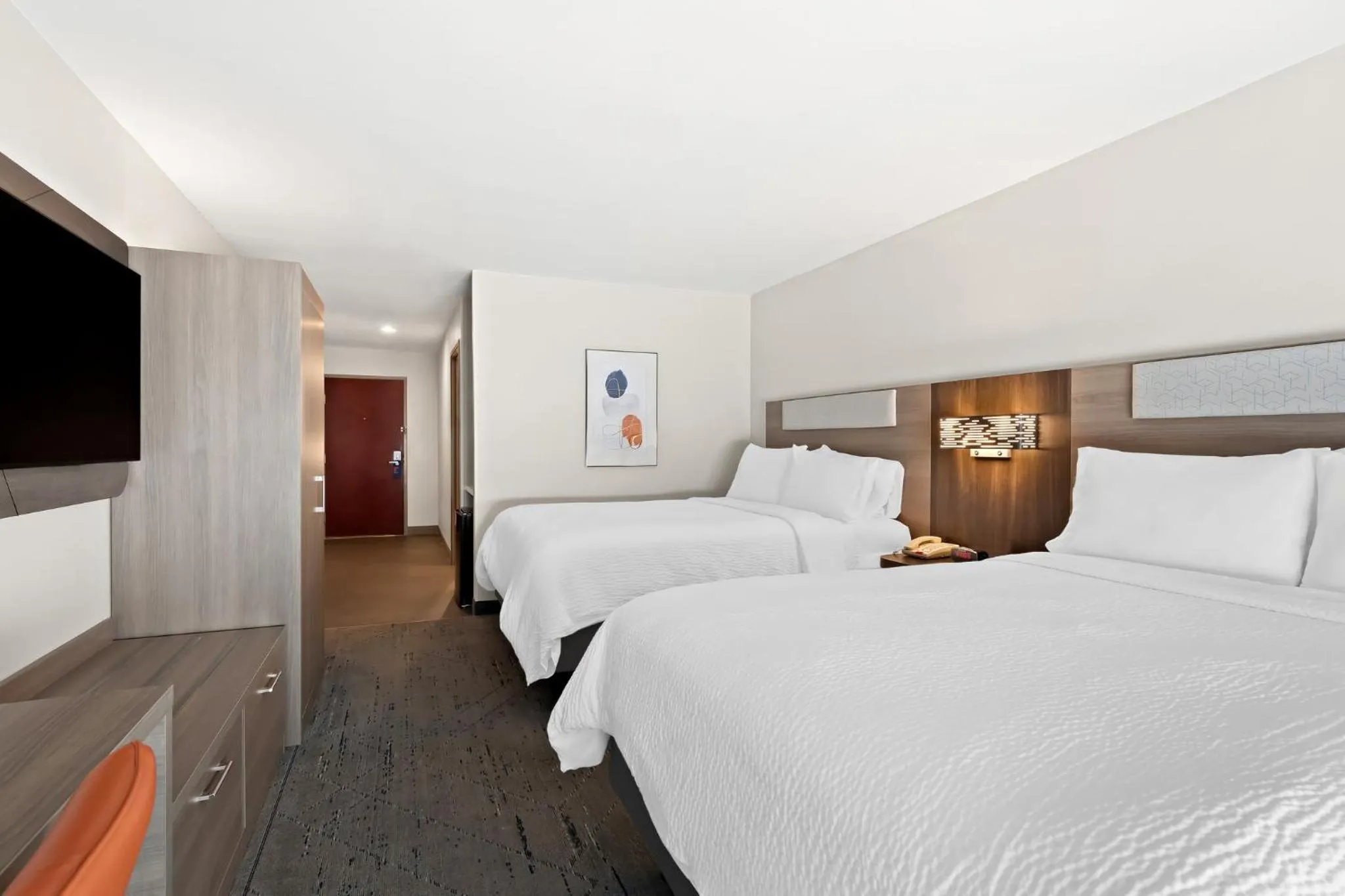 Photo of the whole room, Bed in Holiday Inn Express & Suites Perry by IHG