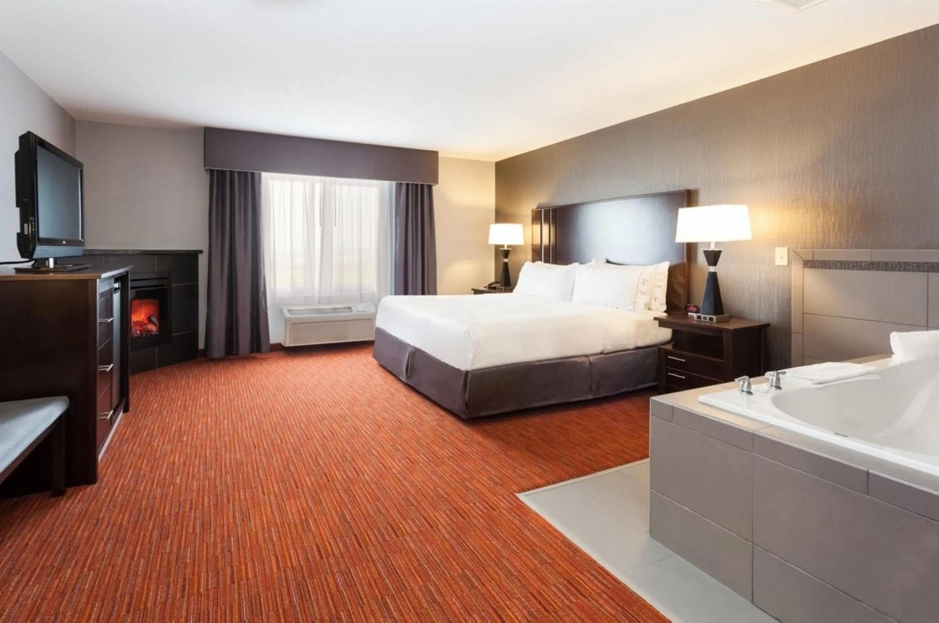 Photo of the whole room, Bed in Holiday Inn Express & Suites Rapid City by IHG