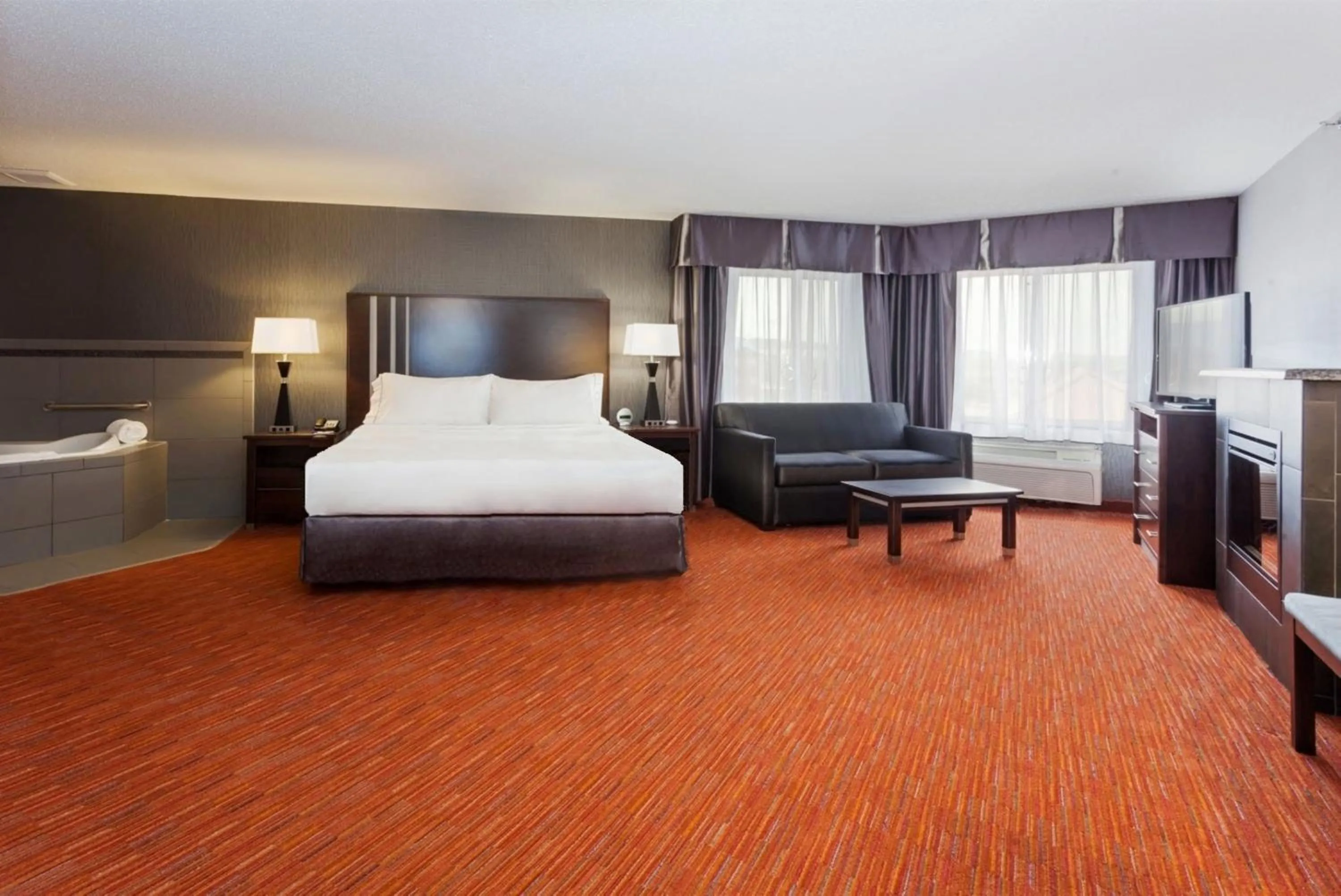 Photo of the whole room, Bed in Holiday Inn Express & Suites Rapid City by IHG