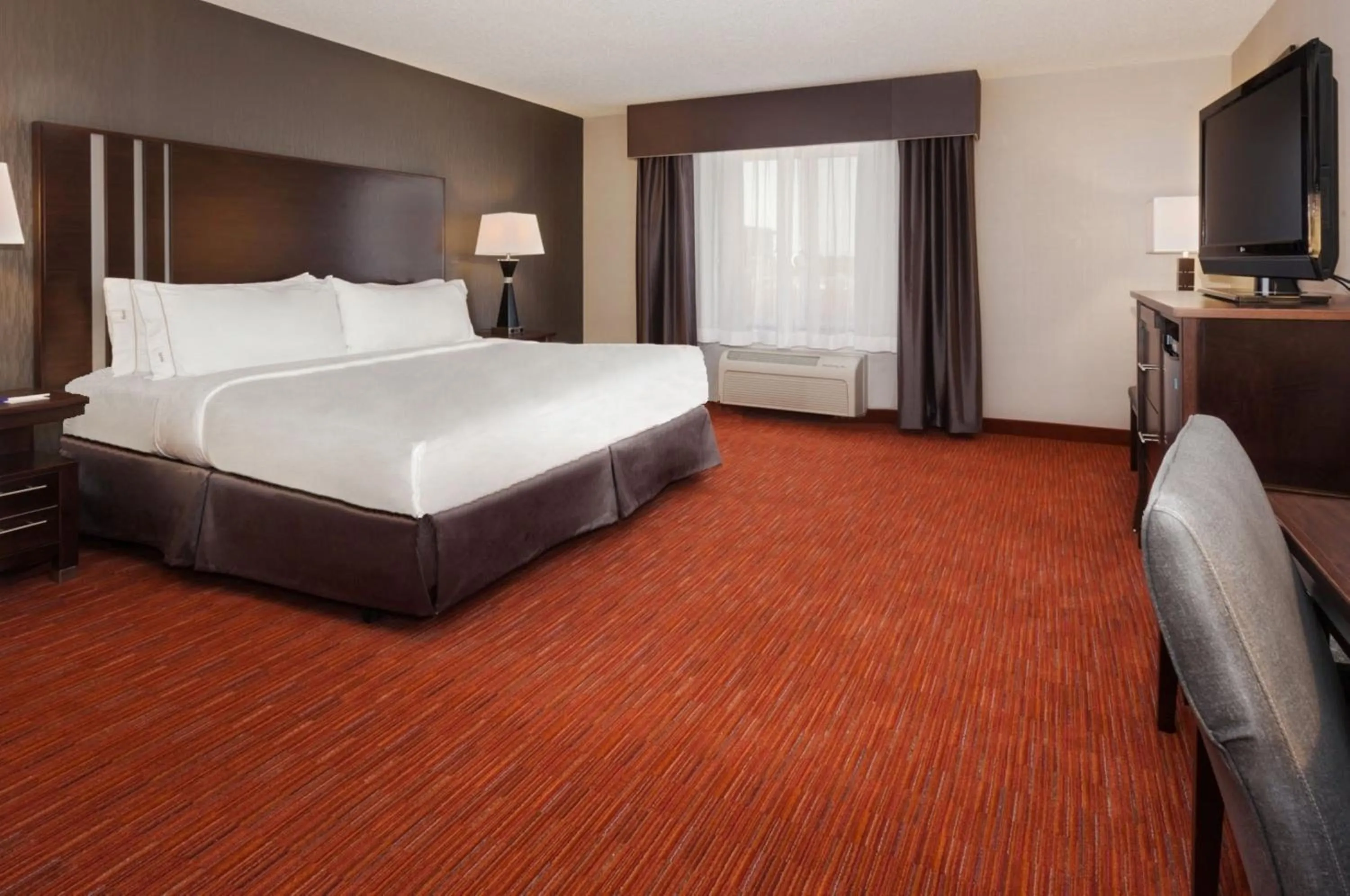 Photo of the whole room, Bed in Holiday Inn Express & Suites Rapid City by IHG